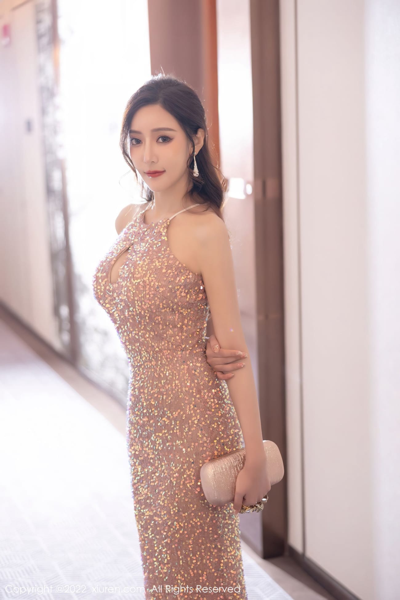 性感女神王馨瑶yanni - 暖灰色连衣长裙系列写真
