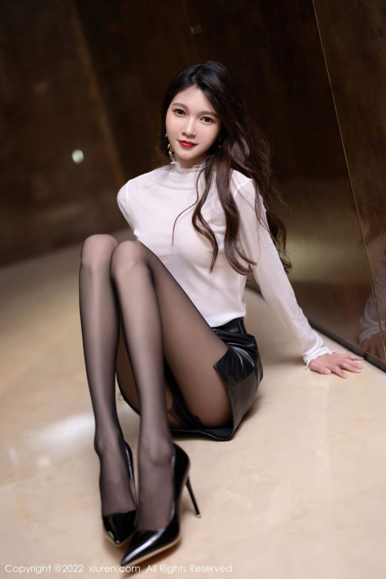 美女模特程程程 - 米色上衣+黑丝系列清秀写真