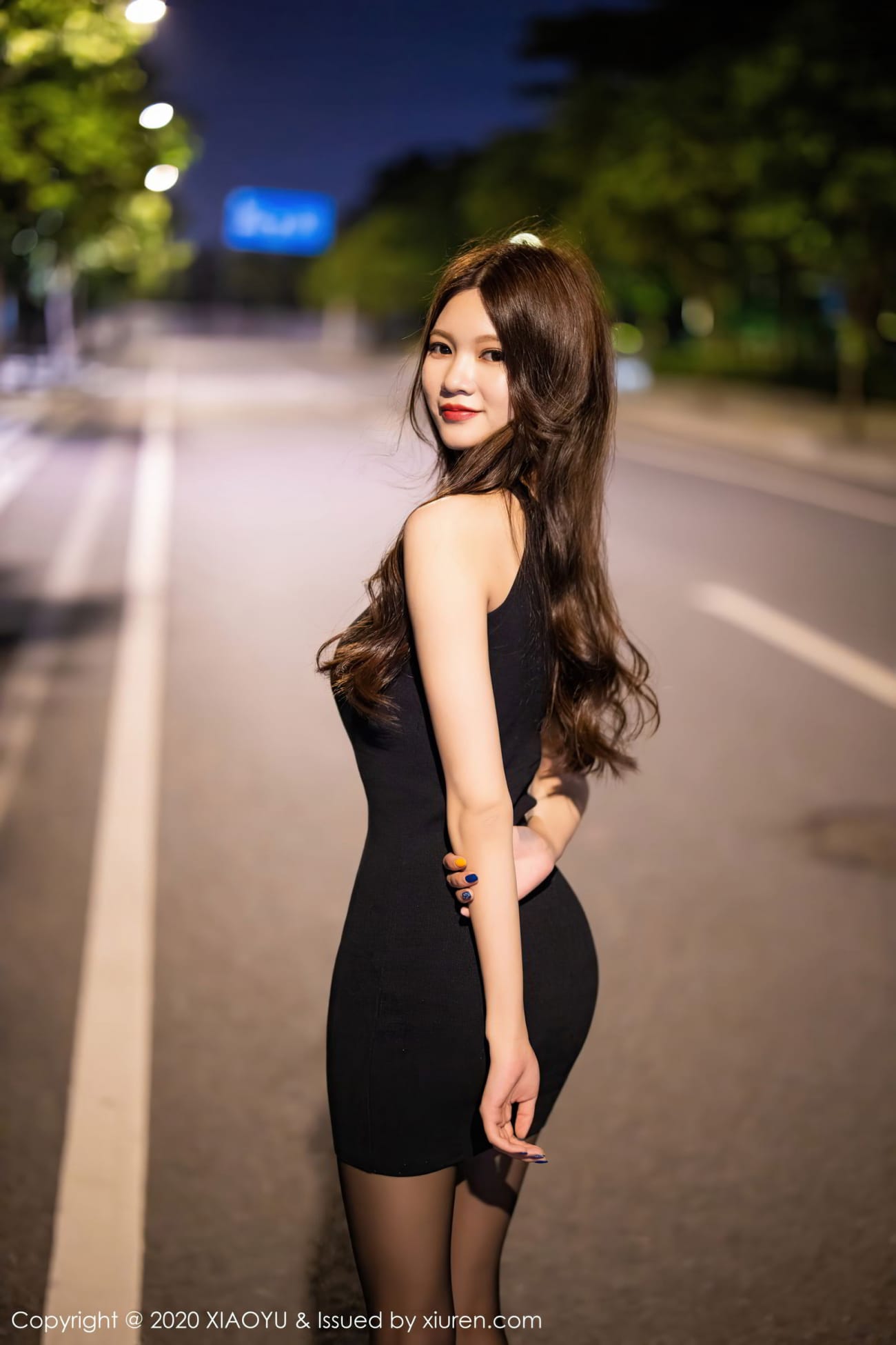 美女模特程程程 - 黑丝美腿+车拍系列魅惑写真