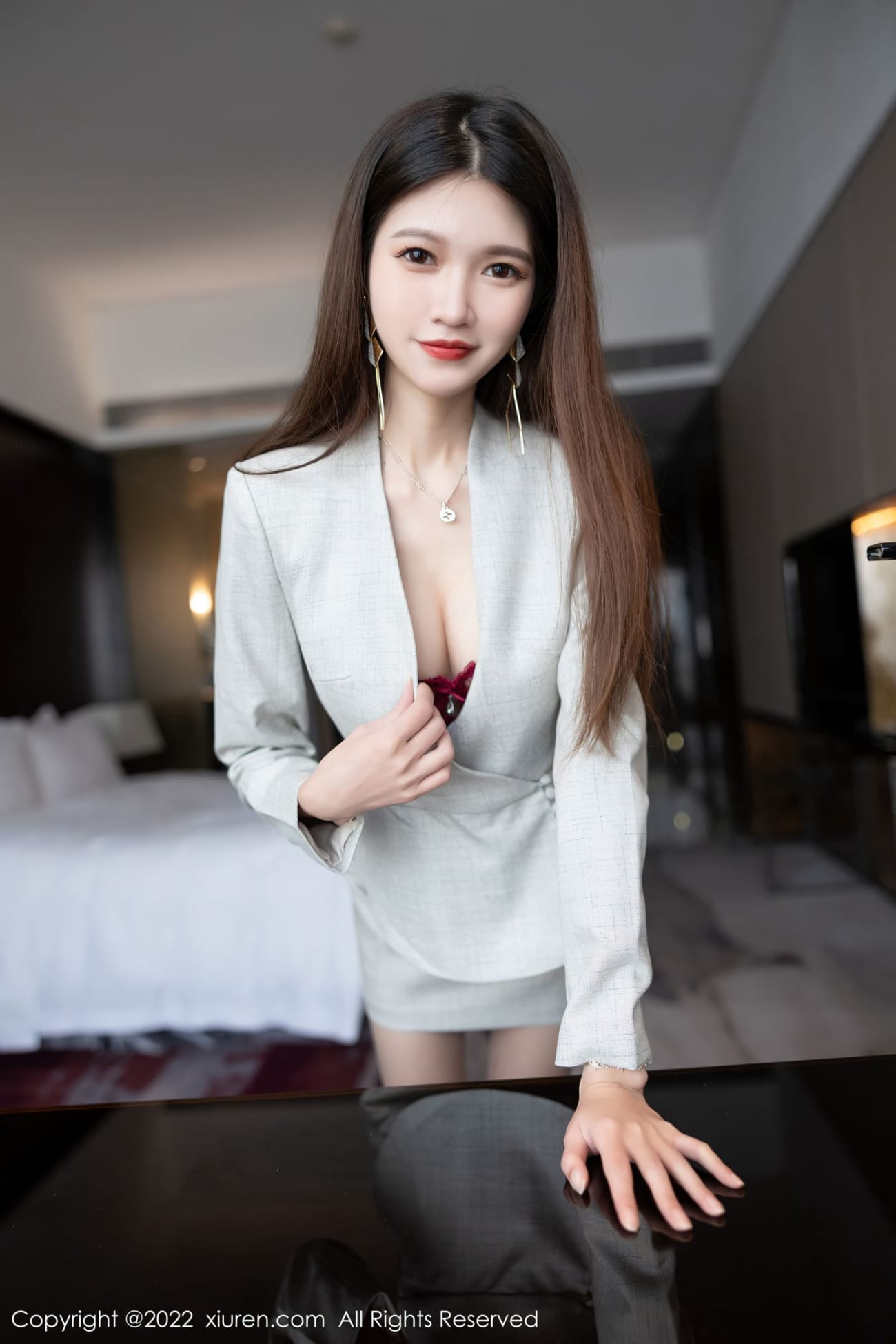 美女模特程程程 - 制服上衣+丝袜系列诱人写真