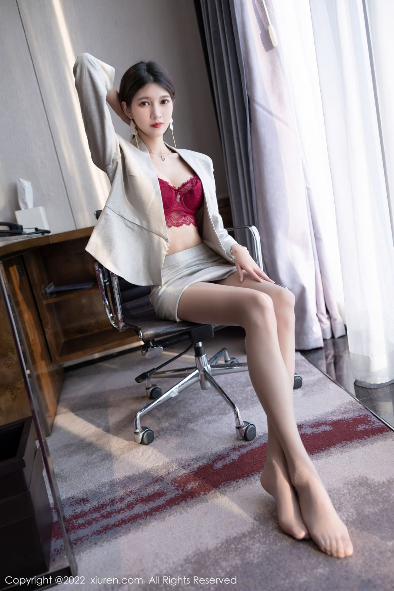 美女模特程程程 - 制服上衣+丝袜系列诱人写真