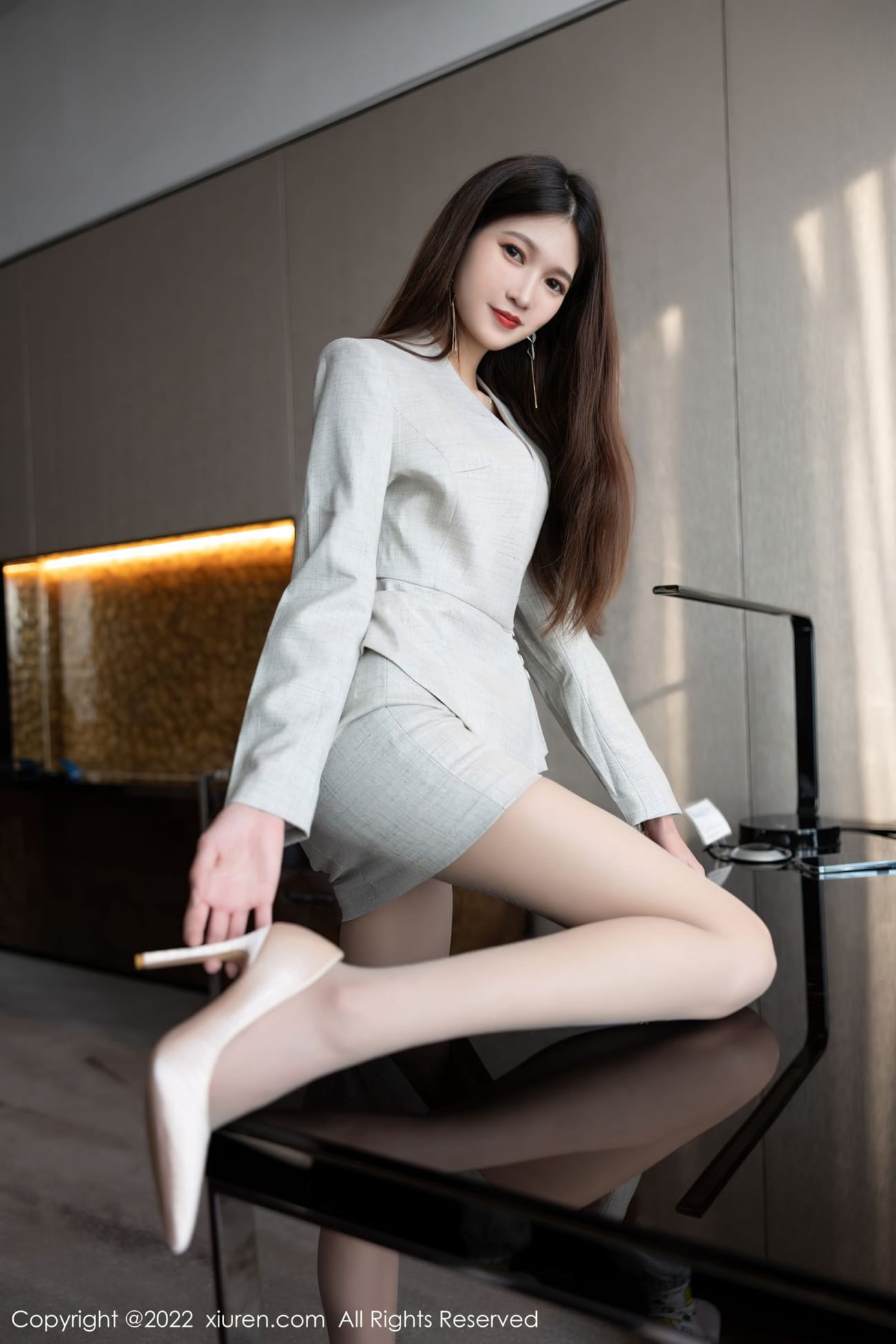 美女模特程程程 - 制服上衣+丝袜系列诱人写真