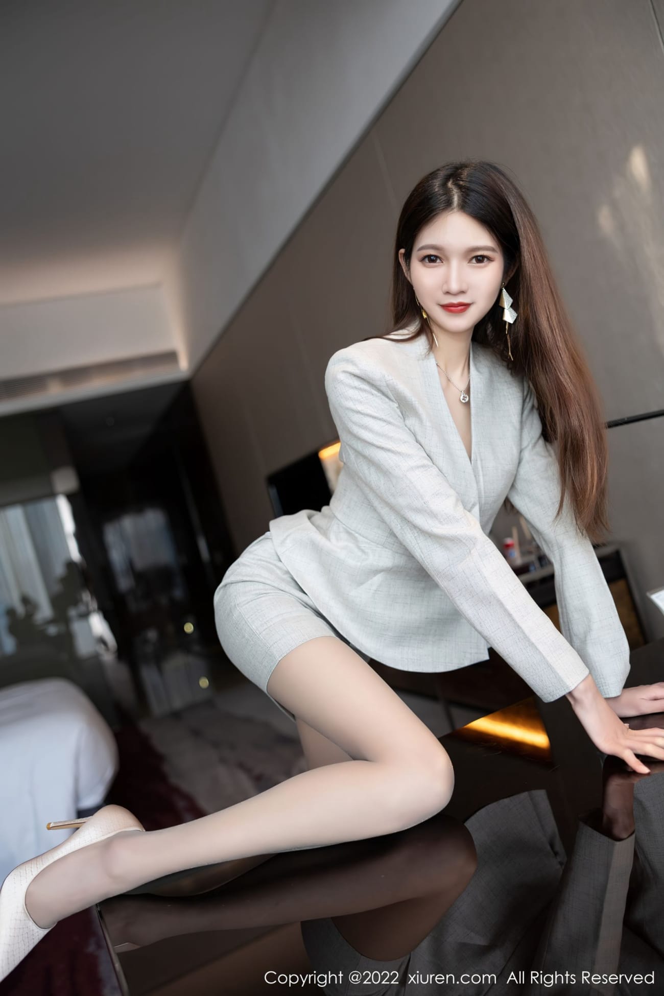 美女模特程程程 - 制服上衣+丝袜系列诱人写真