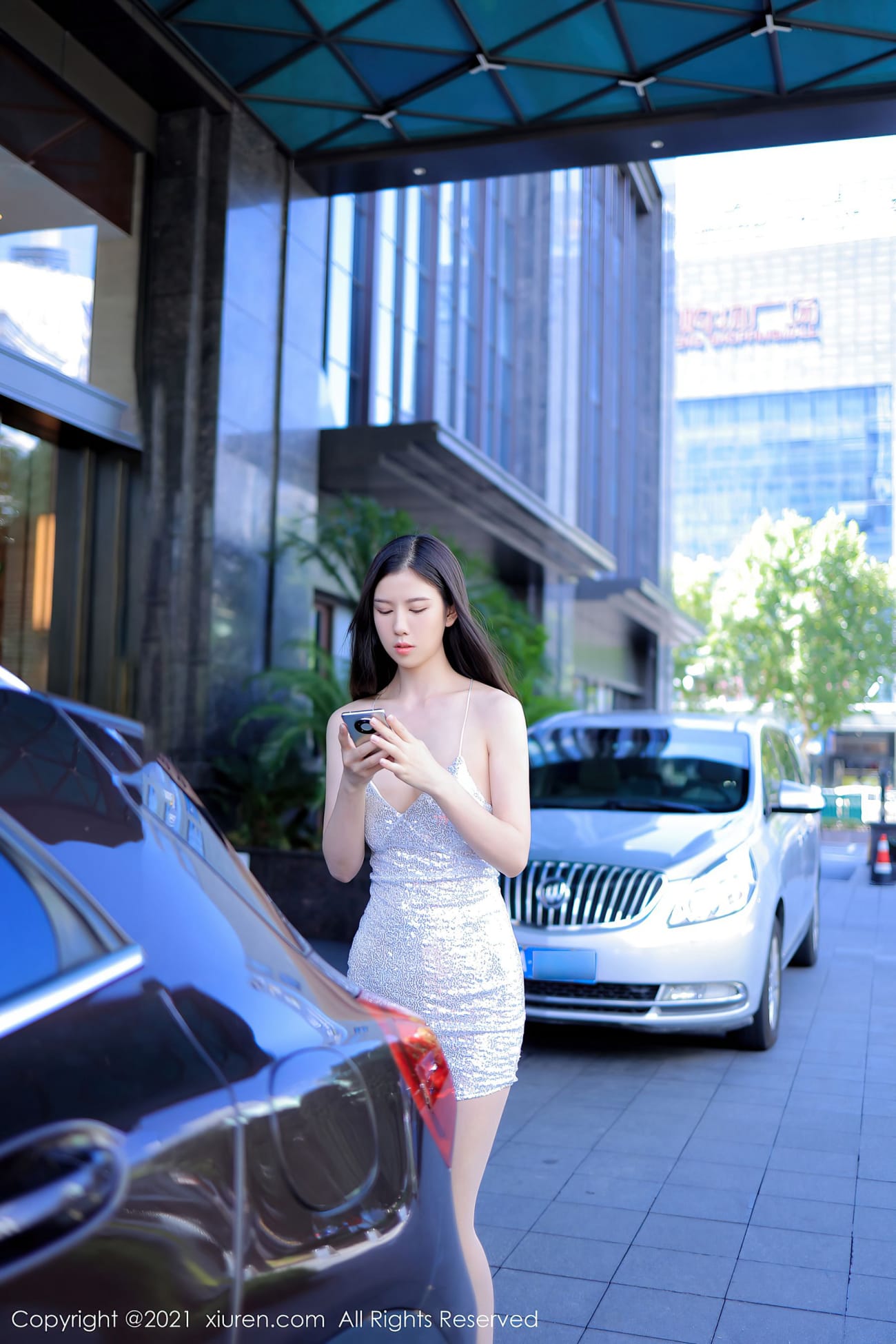 美女模特李雅柔 - 高挑身材+亮晶吊裙性感写真