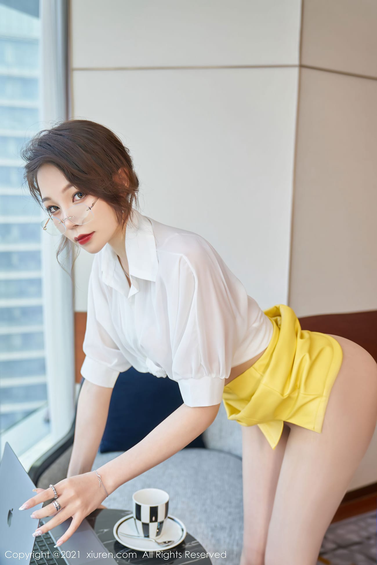 性感女神芝芝Booty - 职场OL+丝袜系列私房写真