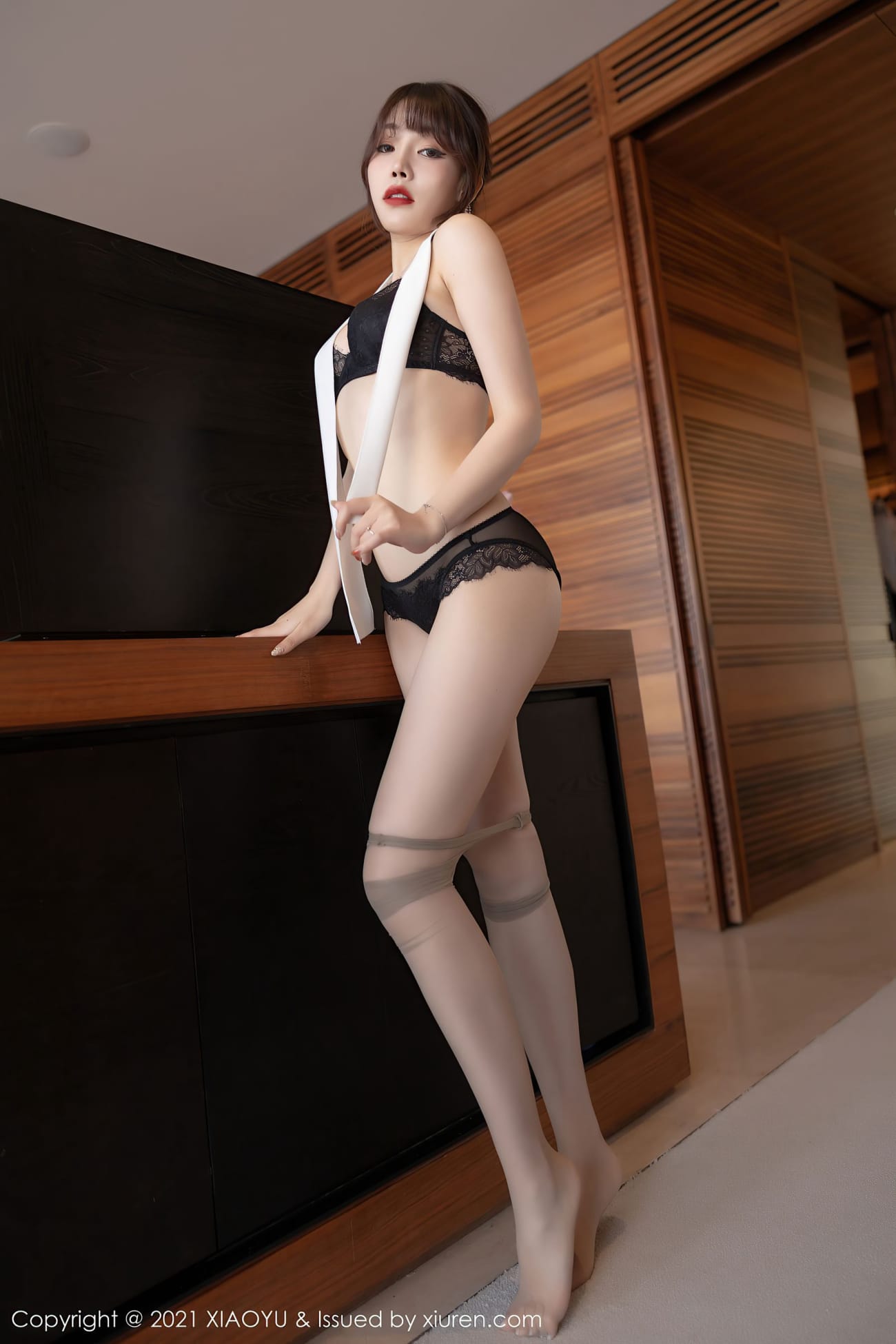 性感女神芝芝Booty - 职场制服+丝袜系列青岛旅拍