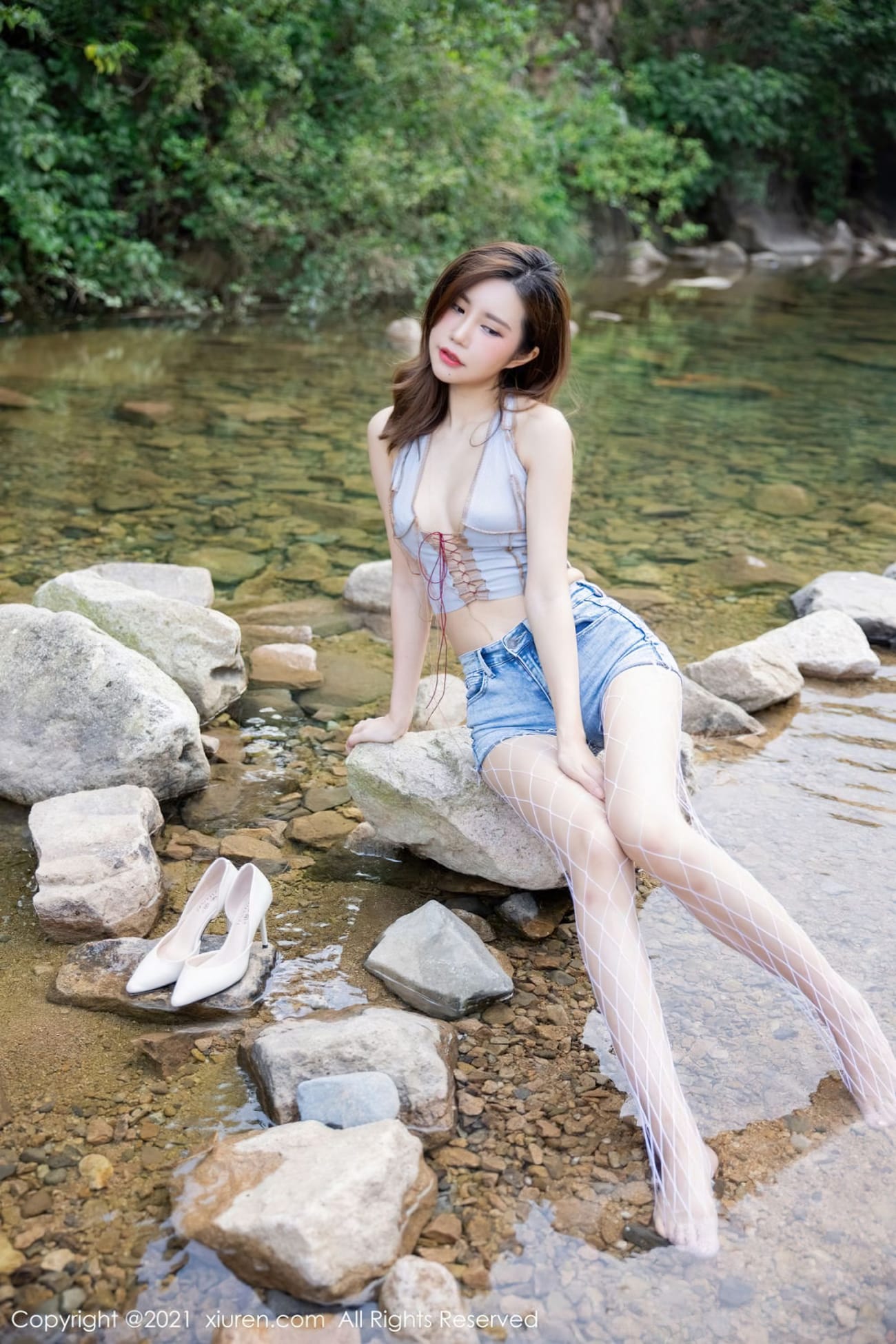 性感女神绮里嘉ula - 奶牛装上衣+网格丝袜写真