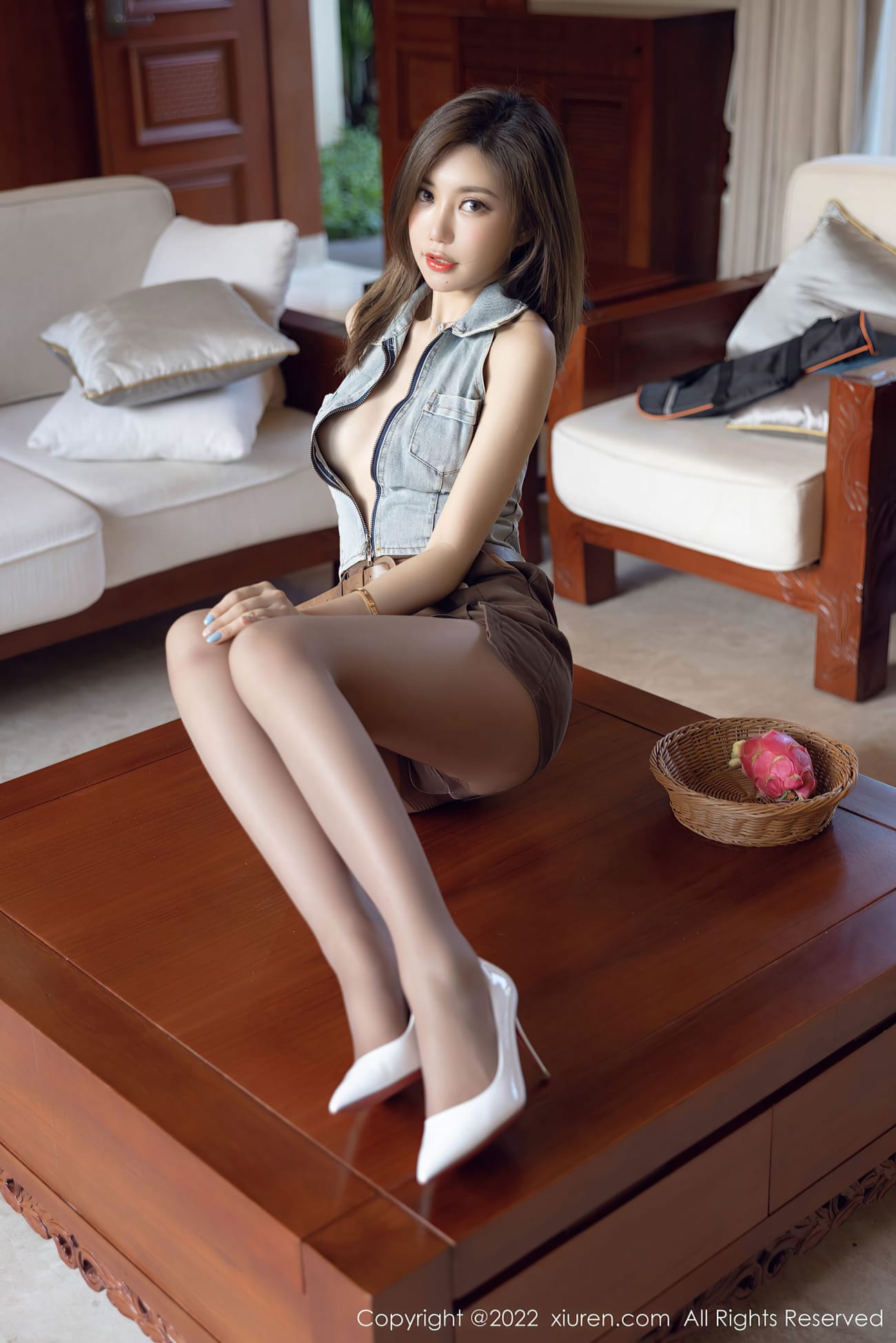 性感女神绮里嘉ula - 牛仔上衣+灰色丝袜珠三角旅拍