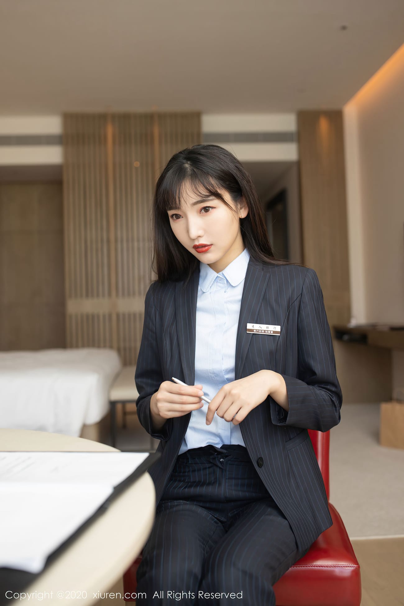 美女模特陆萱萱 - 银行客户经理主题性感写真