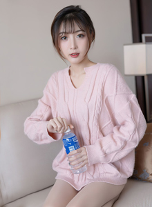 [XiuRen秀人网] 美女模特林星阑 - 粉色毛衣+原色丝袜系列写真 No.4902