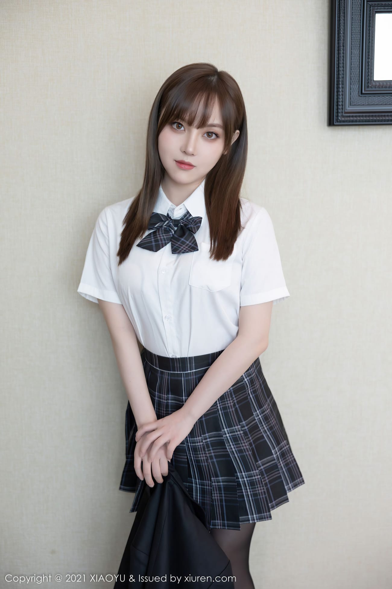 模特@豆瓣酱 - 学生制服+黑丝系列性感写真