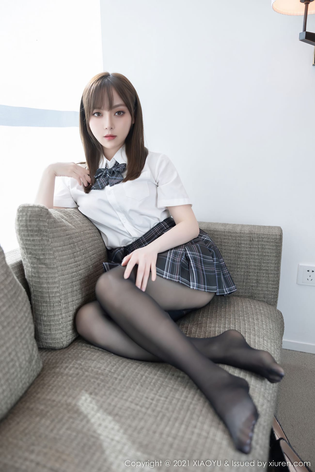 模特@豆瓣酱 - 学生制服+黑丝系列性感写真