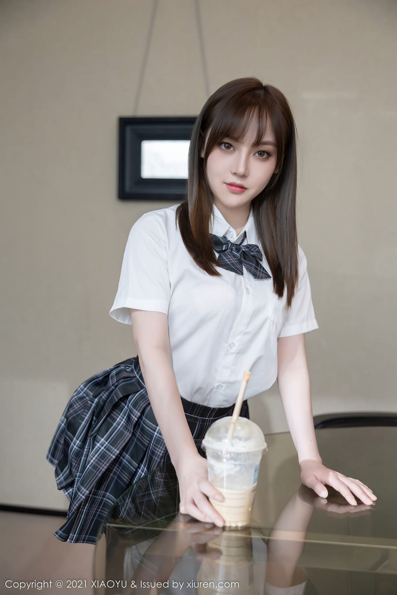 模特@豆瓣酱 - 学生制服+黑丝系列性感写真