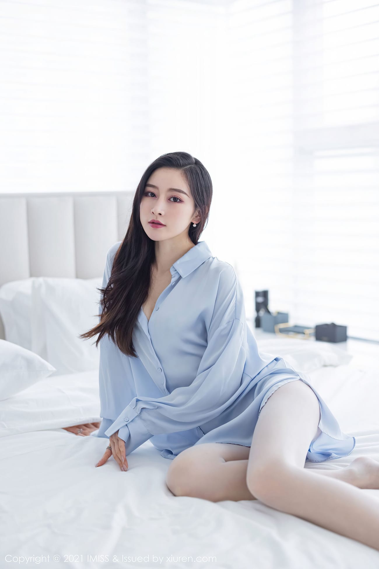 气质美女Vanessa - 浅蓝色衬衫+女友视角性感写真