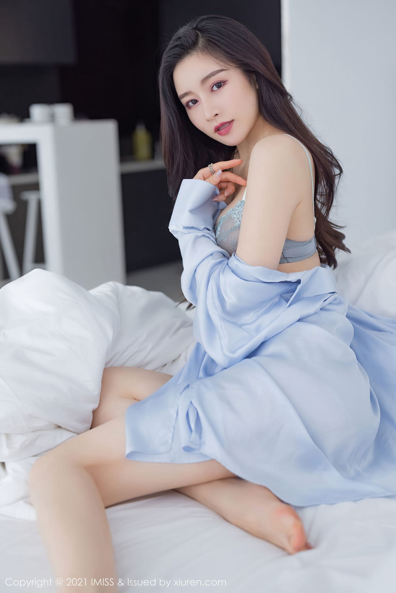 气质美女Vanessa - 浅蓝色衬衫+女友视角性感写真