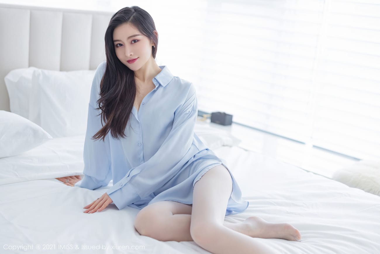 气质美女Vanessa - 浅蓝色衬衫+女友视角性感写真