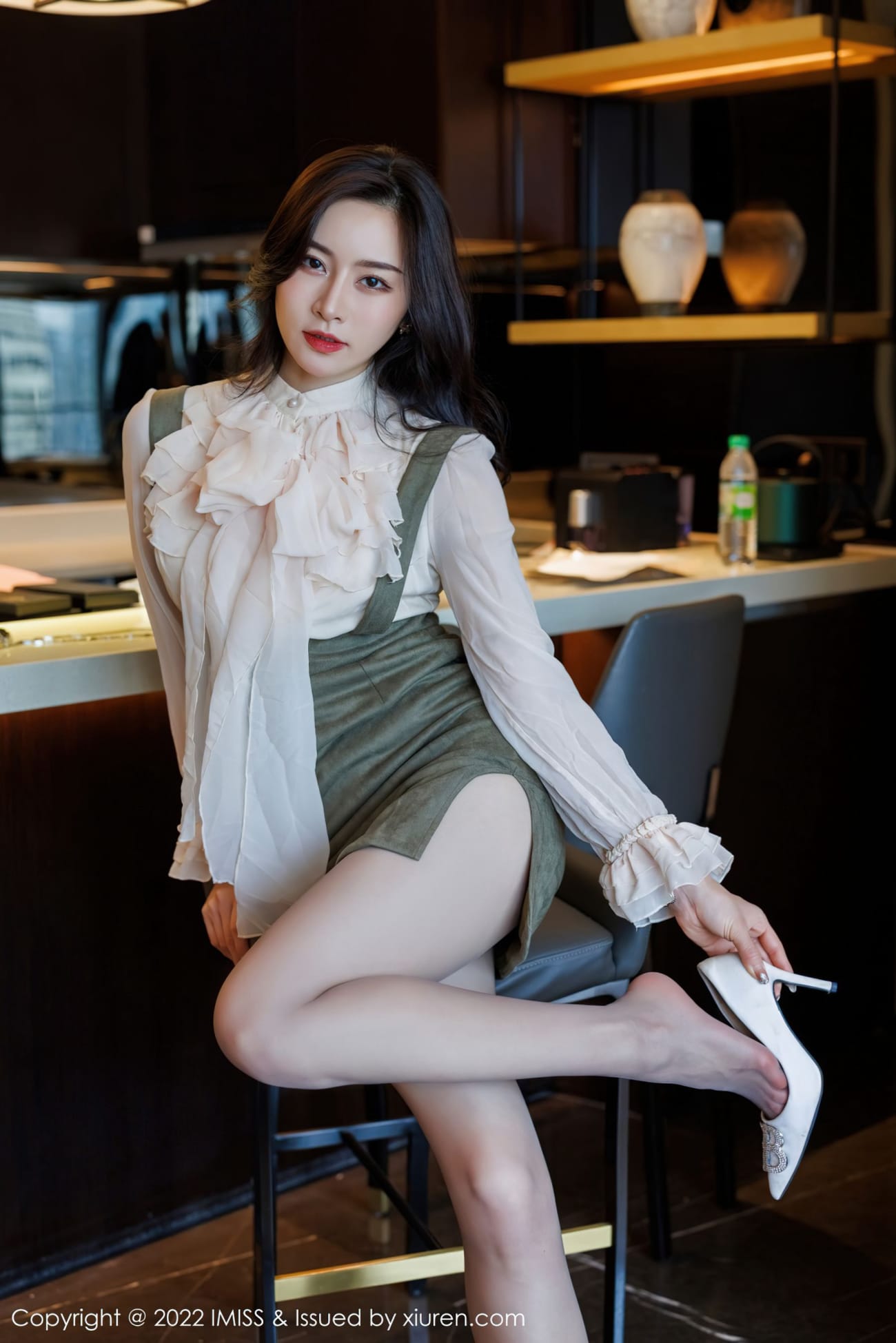 气质美女Vanessa - 白色服饰+丝足系列写真