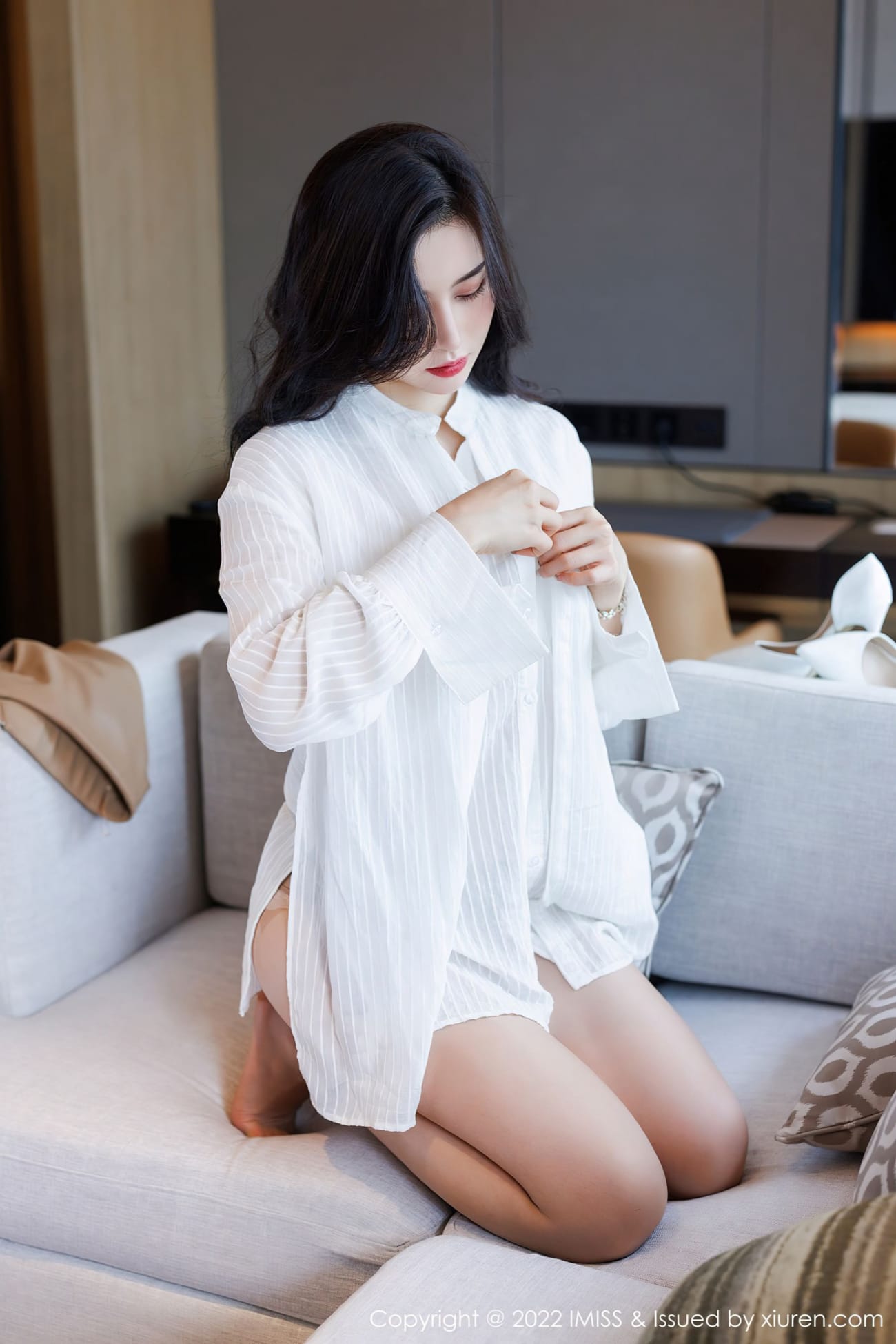 气质美女Vanessa - 白色服饰+丝袜系列性感写真