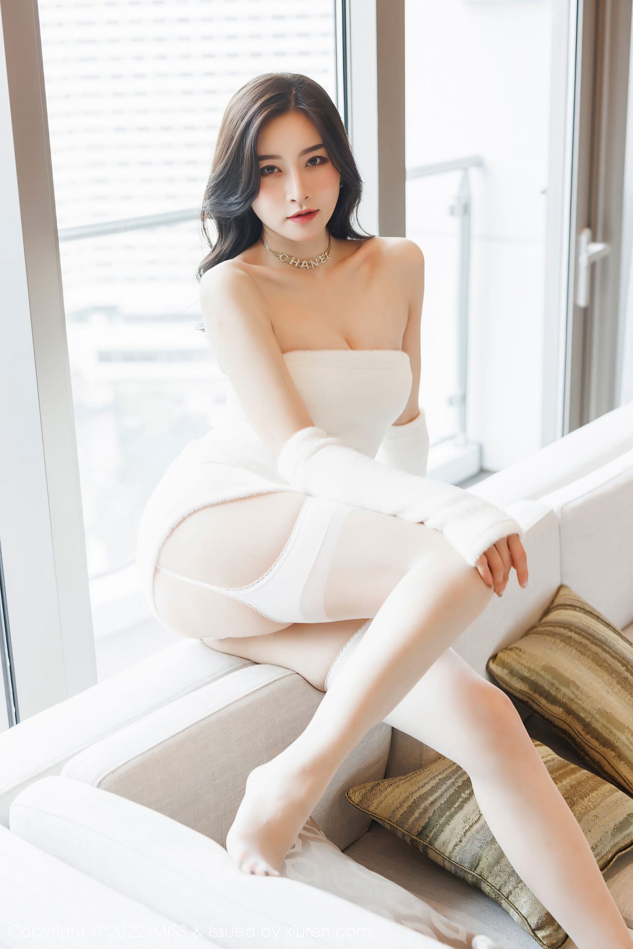 气质美女Vanessa - 白色服饰+丝袜系列写真