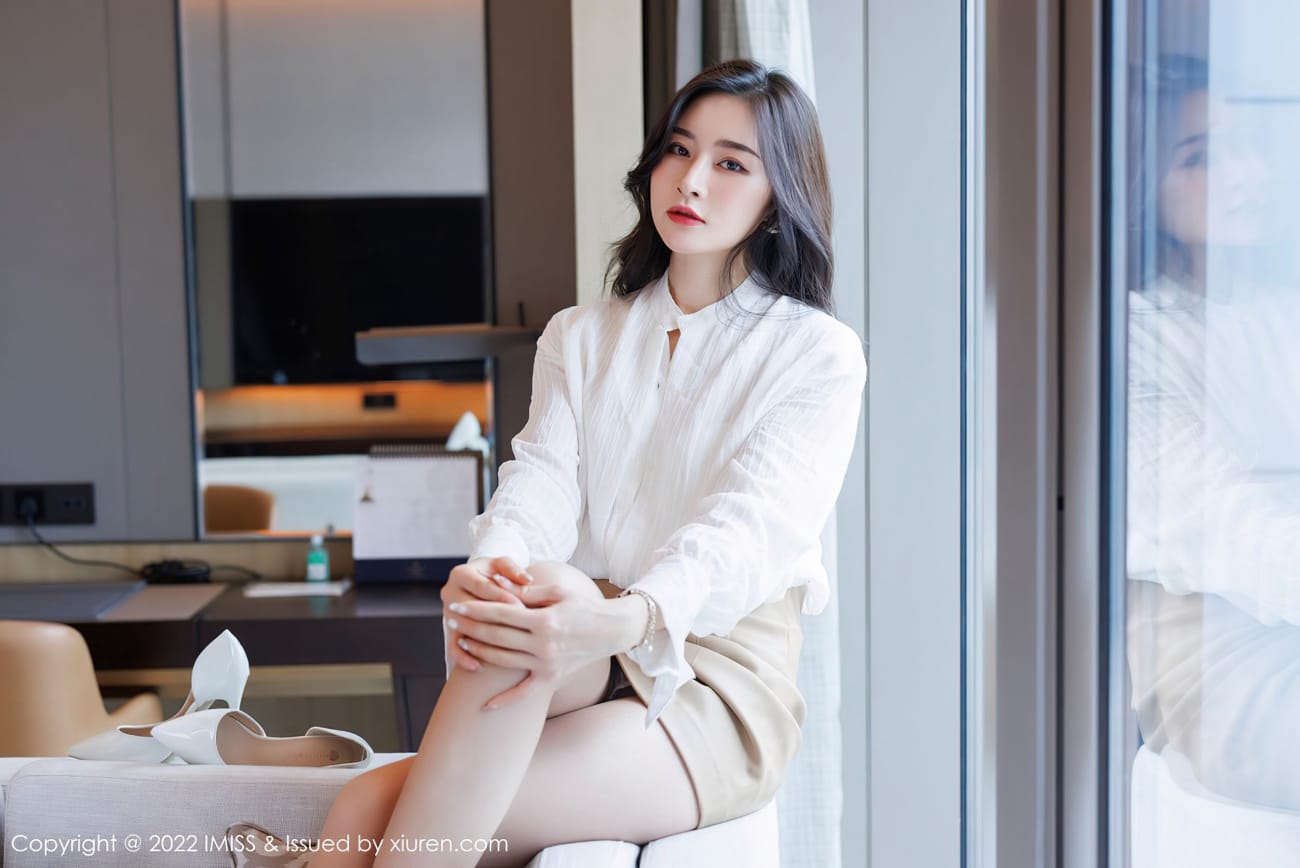 气质美女Vanessa - 白色服饰+丝袜系列性感写真