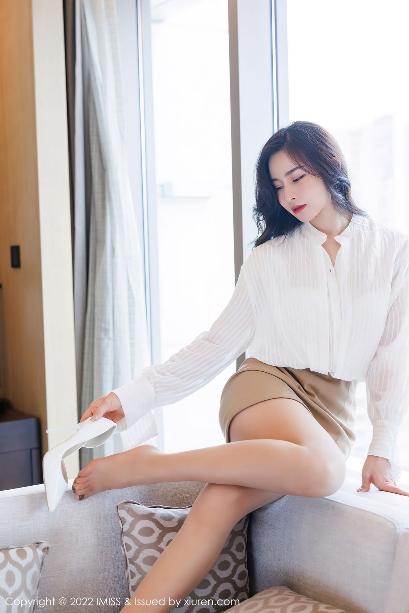 气质美女Vanessa - 白色服饰+丝袜系列性感写真