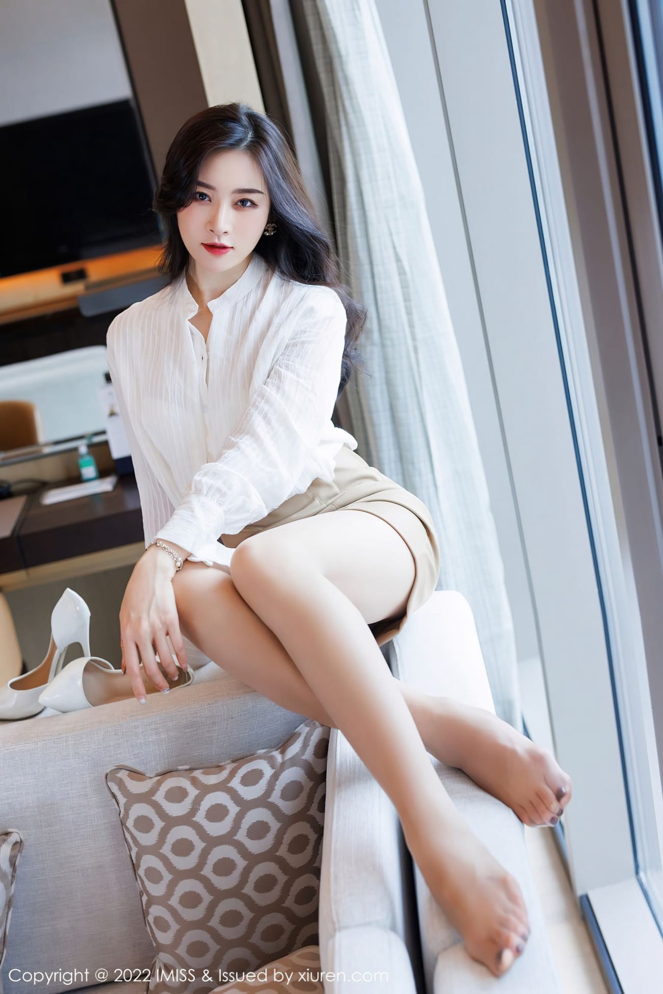 气质美女Vanessa - 白色服饰+丝袜系列性感写真