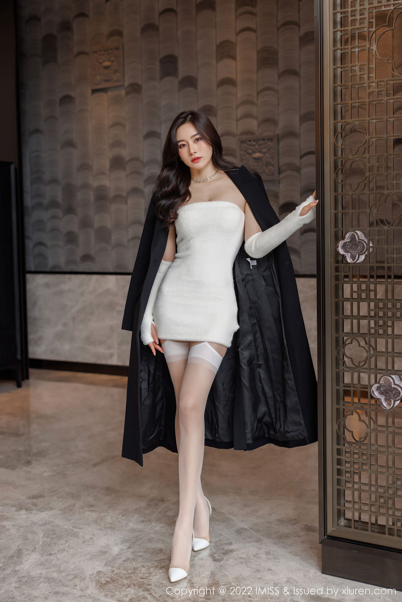 气质美女Vanessa - 白色服饰+丝袜系列写真