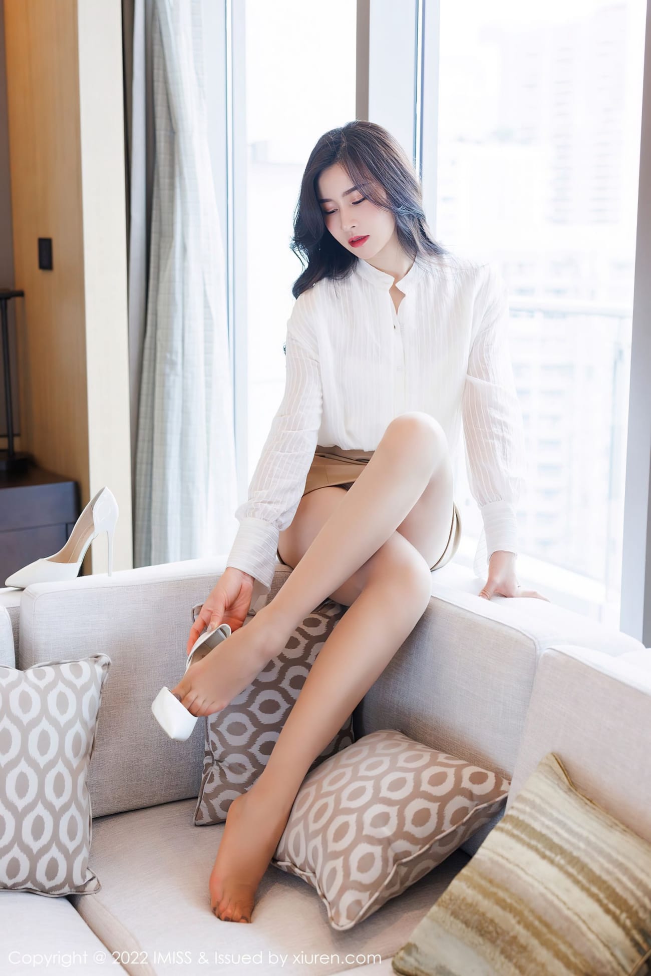 气质美女Vanessa - 白色服饰+丝袜系列性感写真