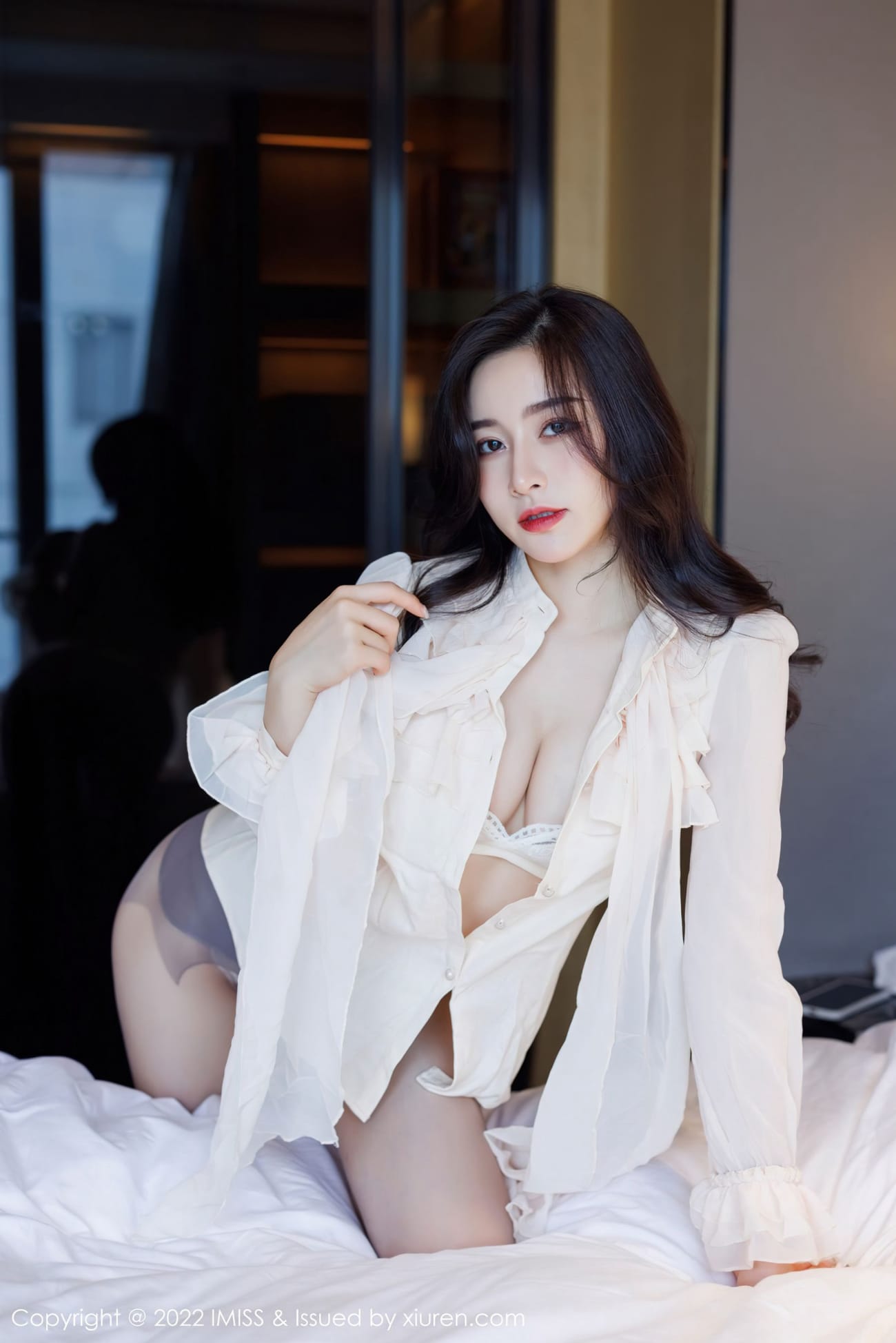 气质美女Vanessa - 白色服饰+丝足系列写真