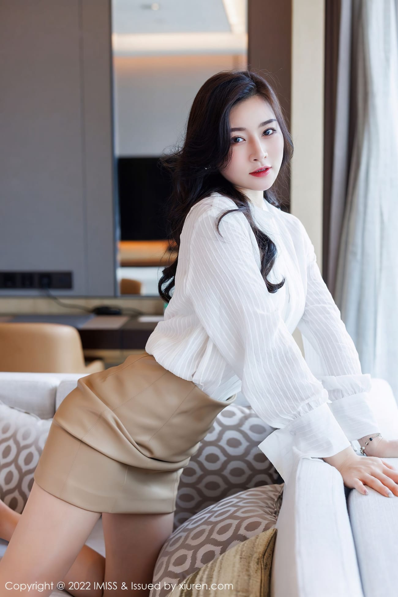 气质美女Vanessa - 白色服饰+丝袜系列性感写真