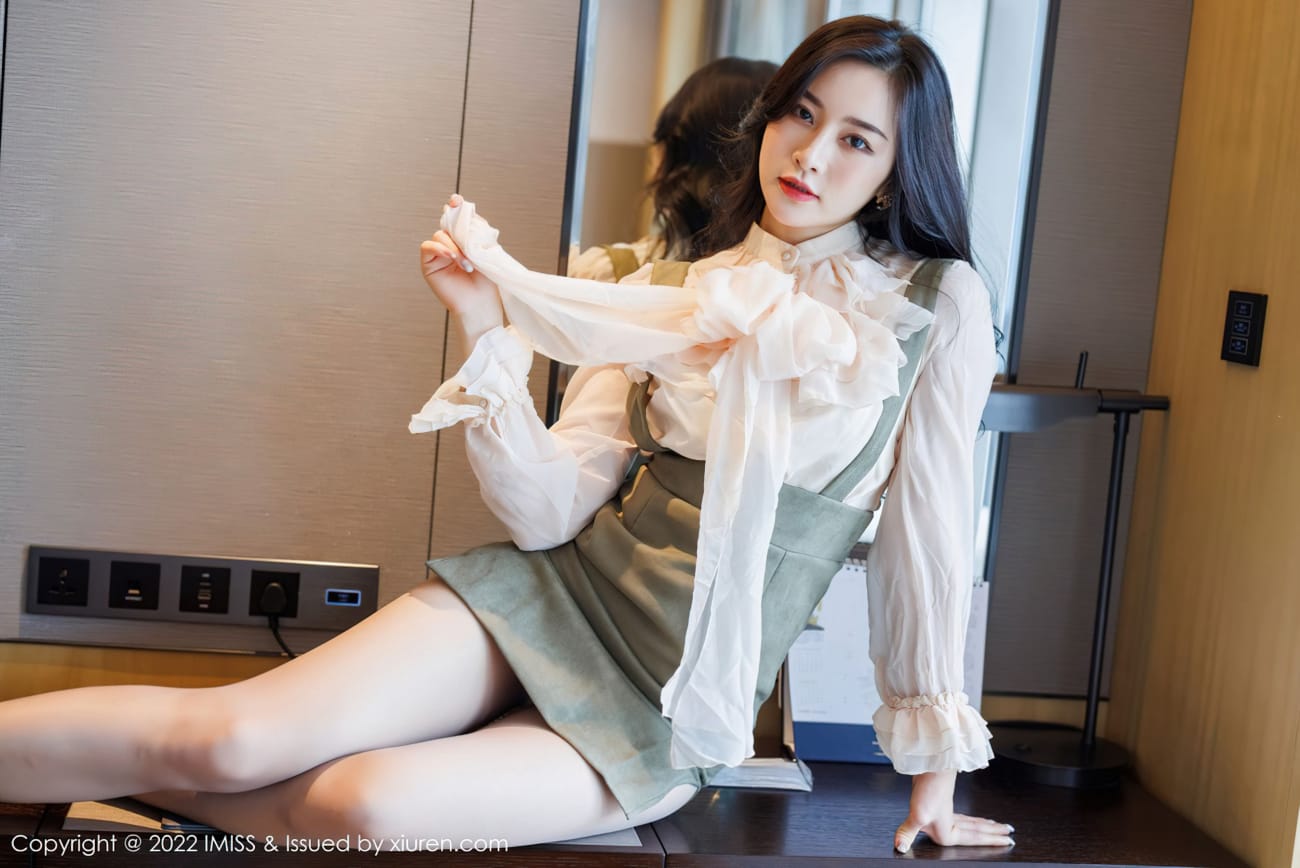 气质美女Vanessa - 白色服饰+丝足系列写真