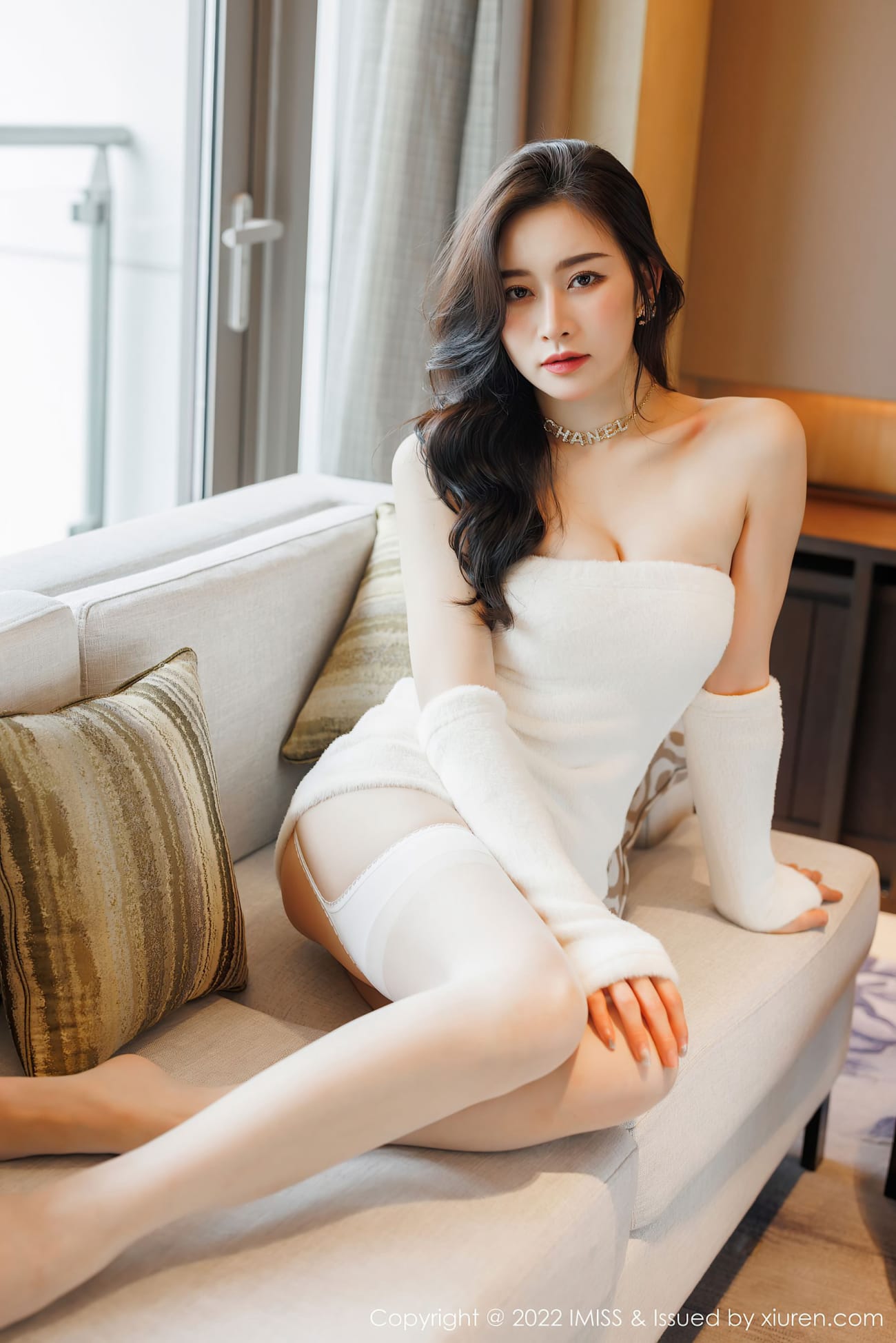 气质美女Vanessa - 白色服饰+丝袜系列写真