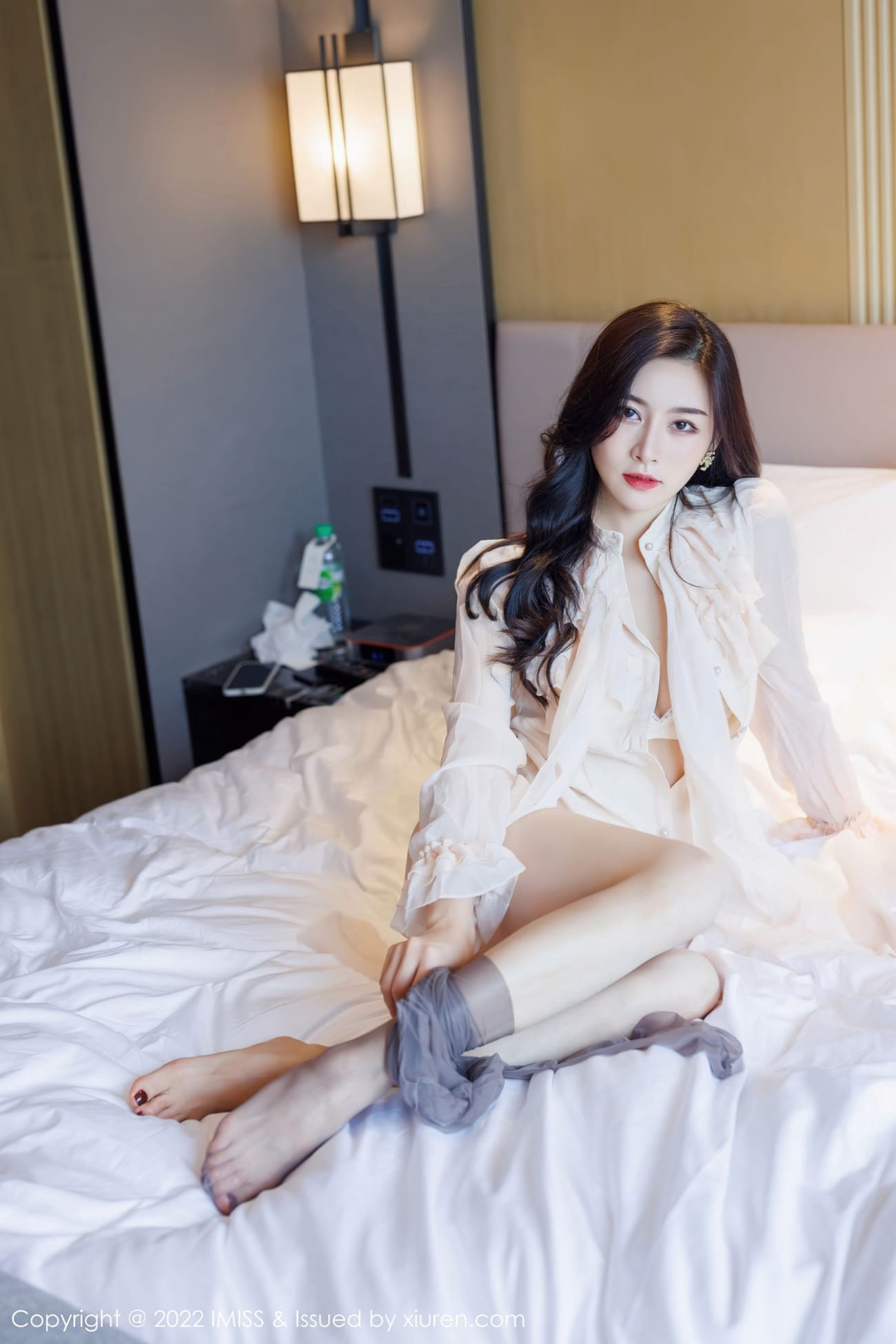 气质美女Vanessa - 白色服饰+丝足系列写真