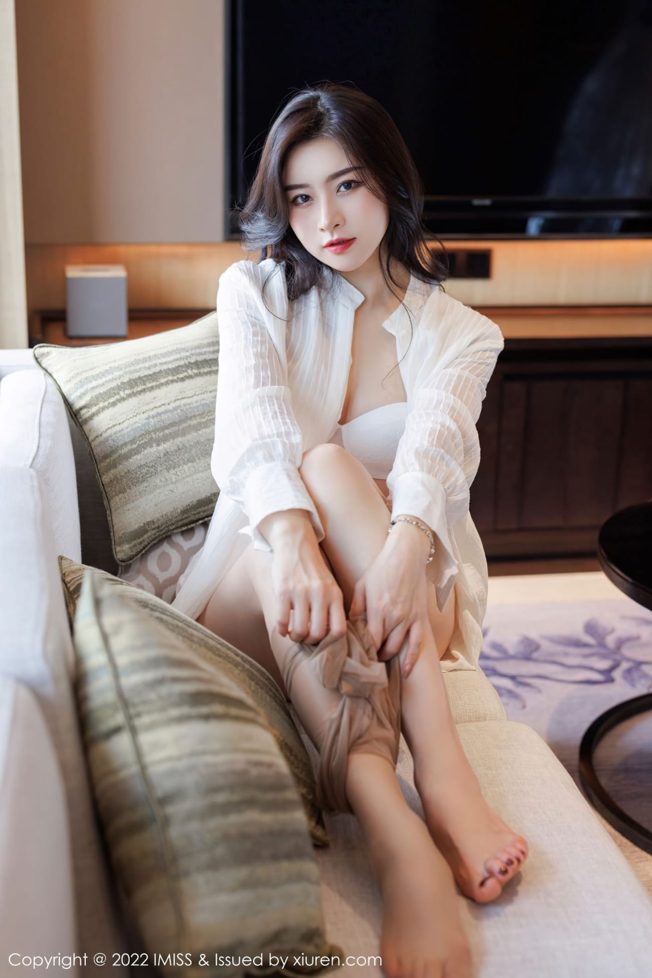 气质美女Vanessa - 白色服饰+丝袜系列性感写真