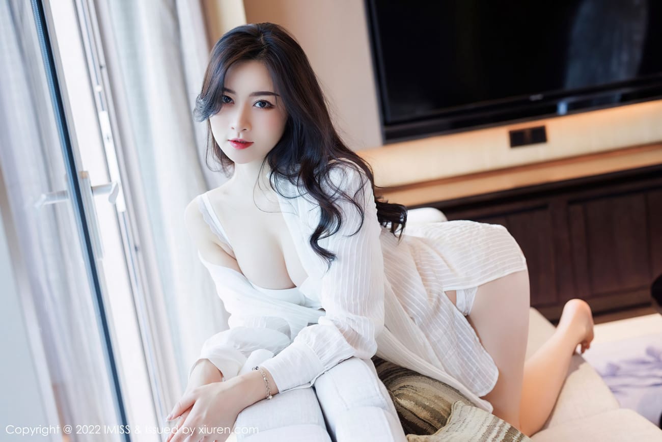 气质美女Vanessa - 白色服饰+丝袜系列性感写真