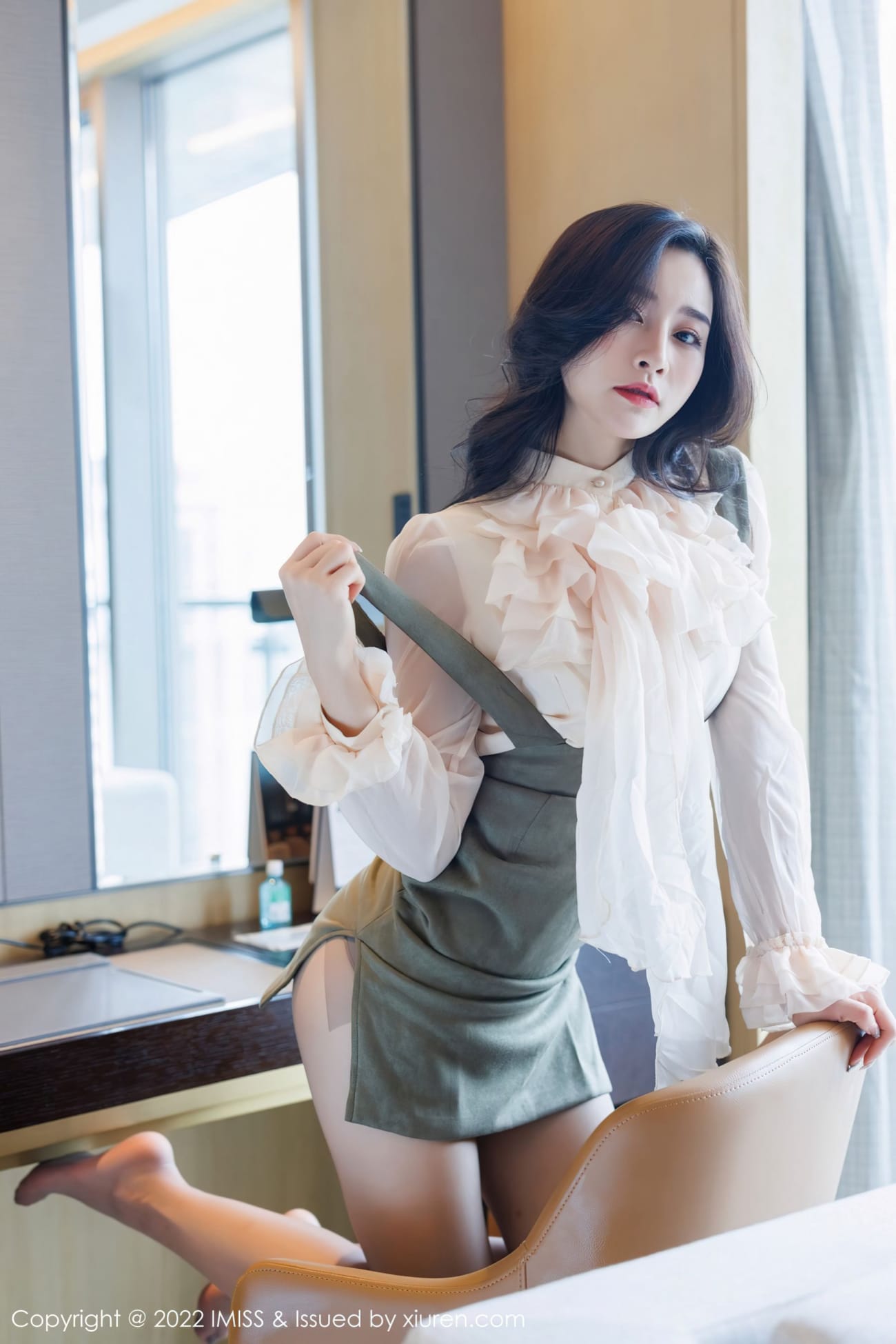 气质美女Vanessa - 白色服饰+丝足系列写真