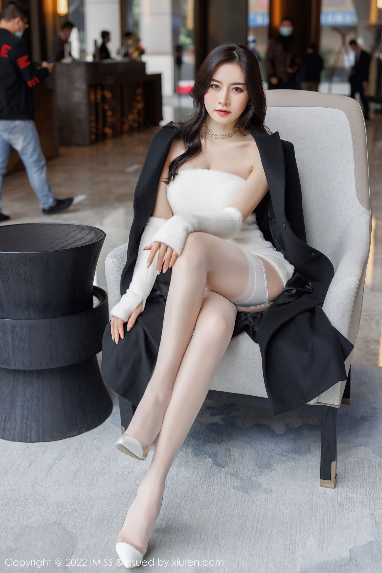气质美女Vanessa - 白色服饰+丝袜系列写真