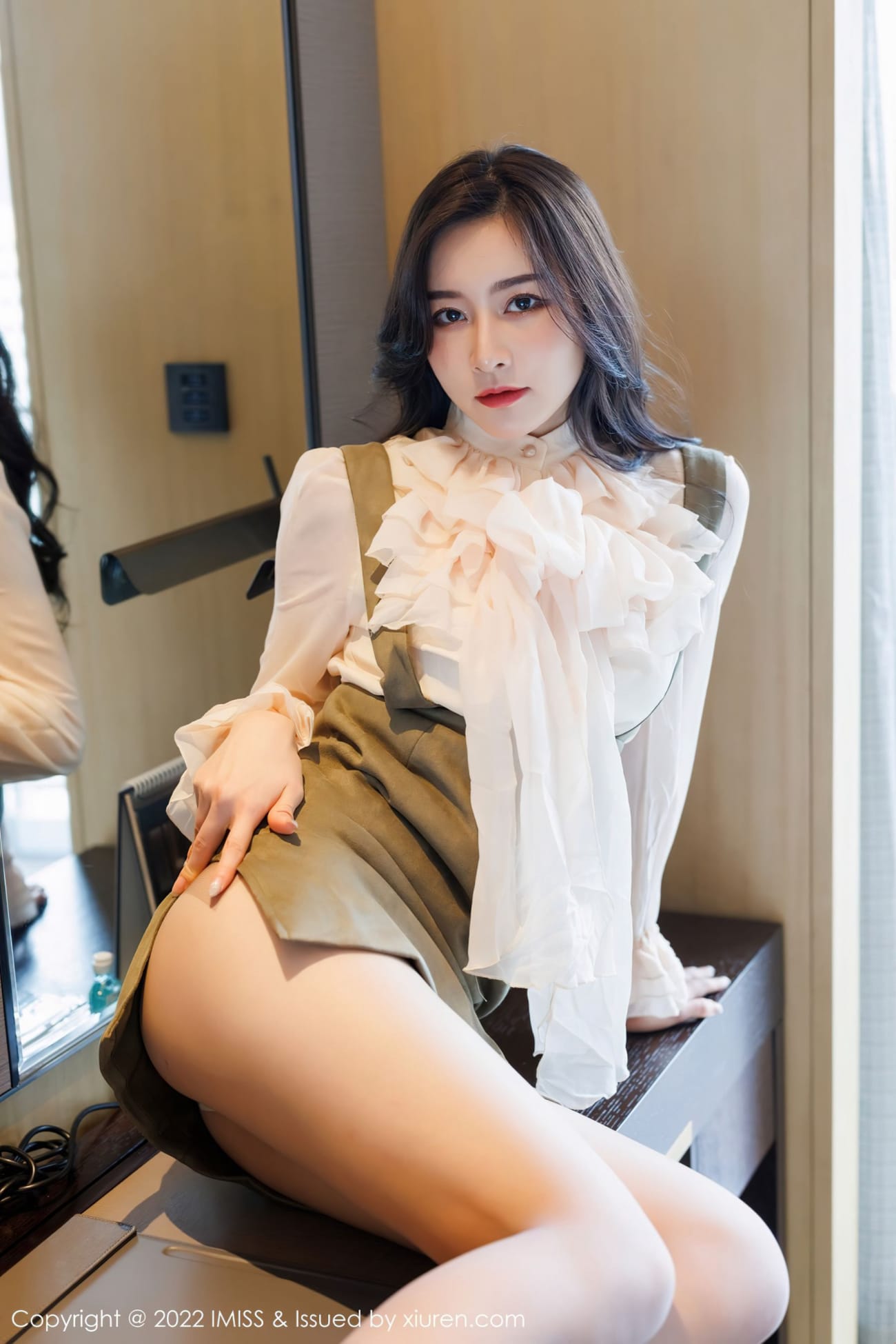 气质美女Vanessa - 白色服饰+丝足系列写真