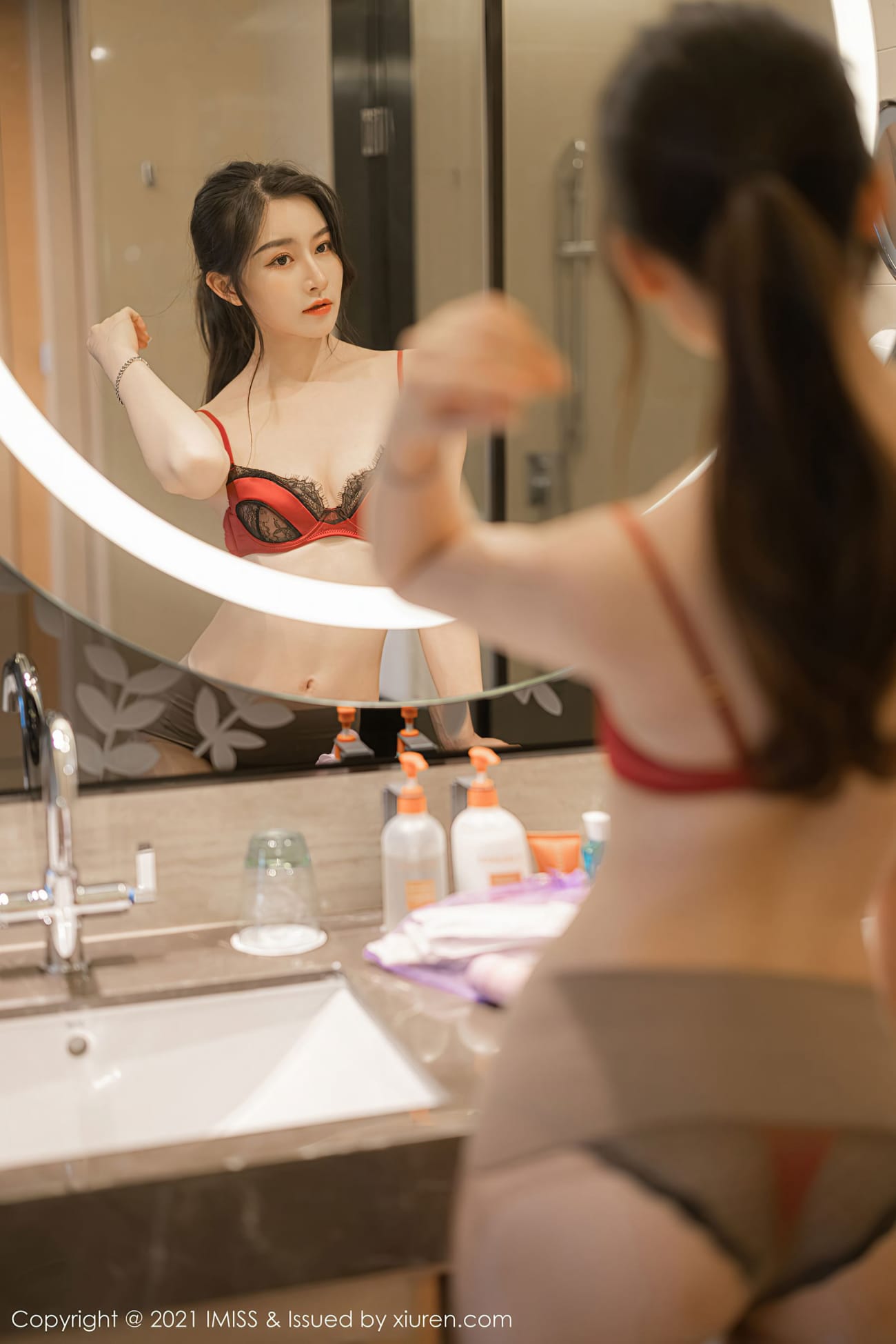 气质美女Vanessa - 秀雅服饰+仪态万方性感写真