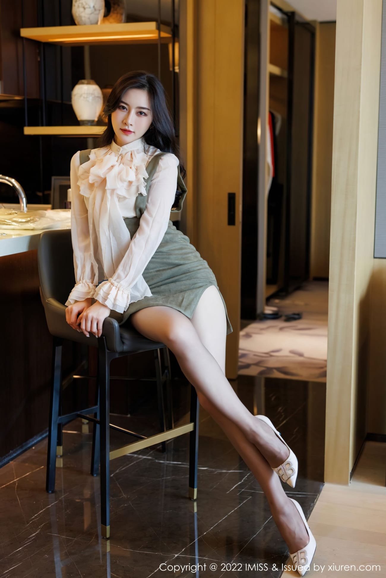 气质美女Vanessa - 白色服饰+丝足系列写真