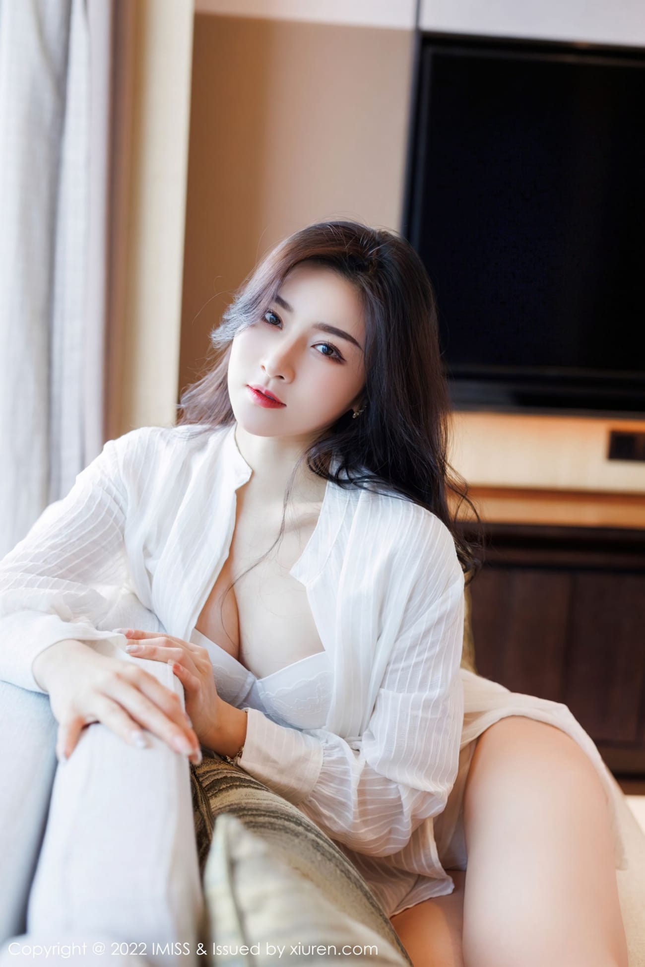 气质美女Vanessa - 白色服饰+丝袜系列性感写真