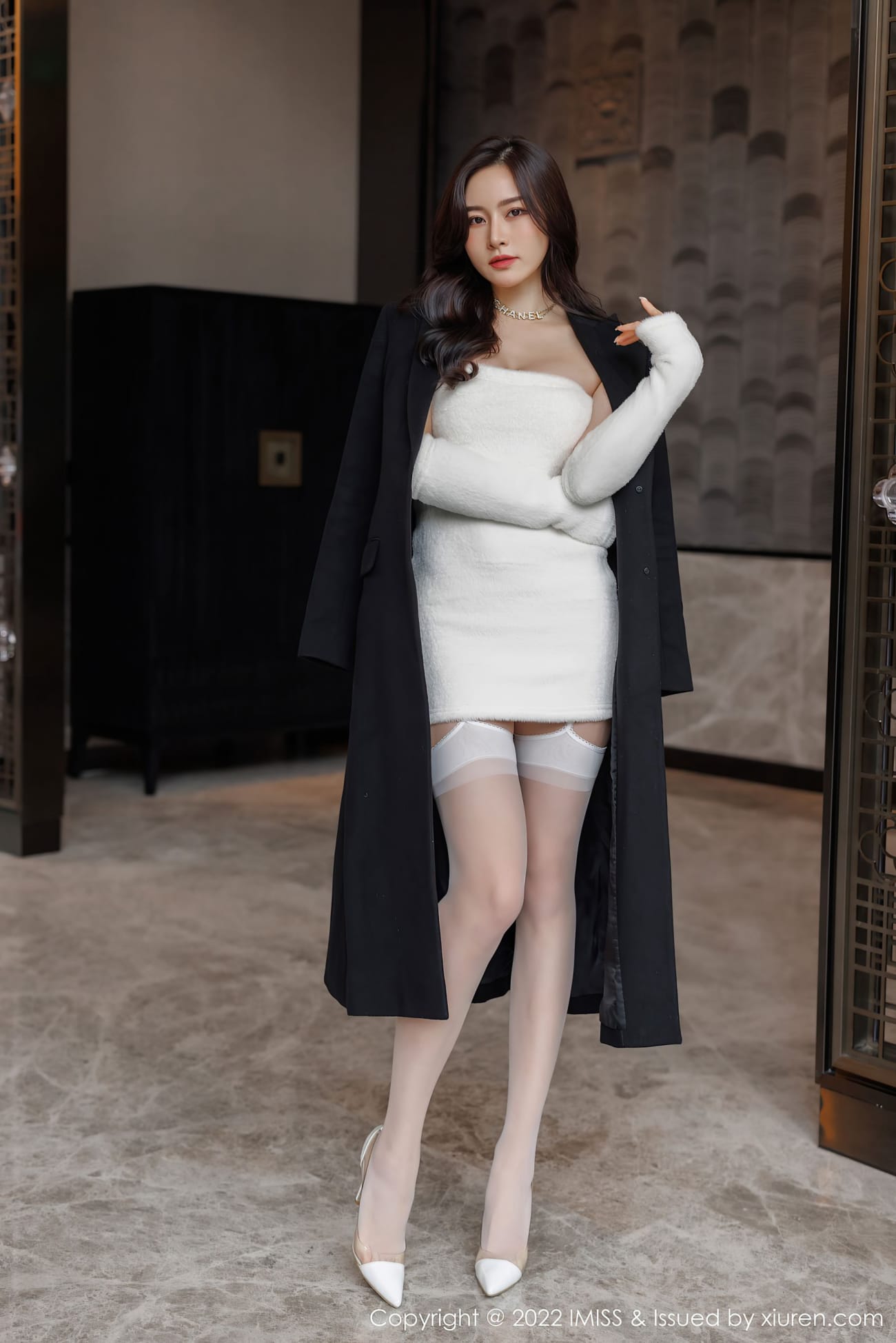 气质美女Vanessa - 白色服饰+丝袜系列写真