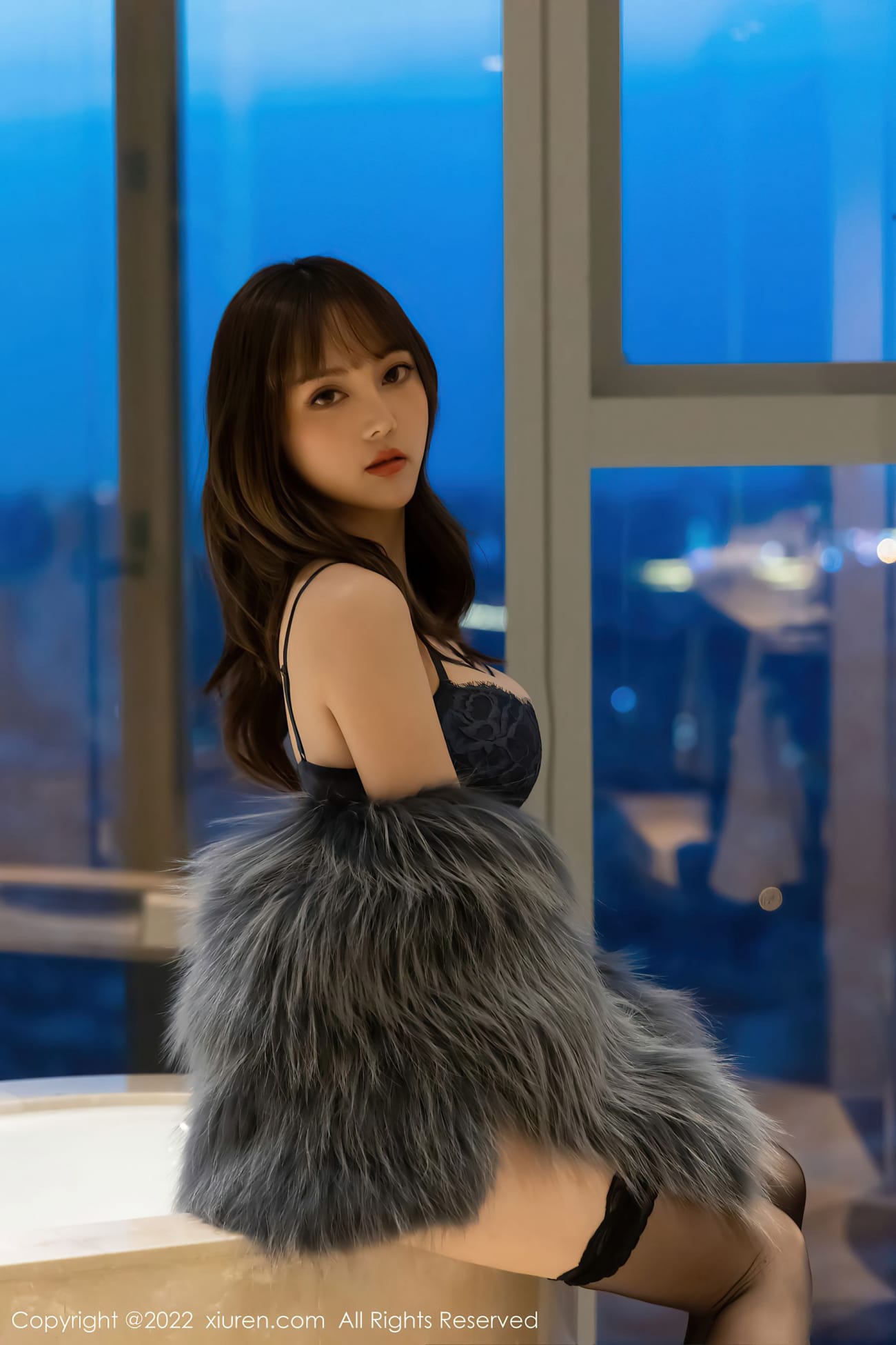 美女模特豆瓣酱 - 皮草上衣+诱人黑丝性感写真