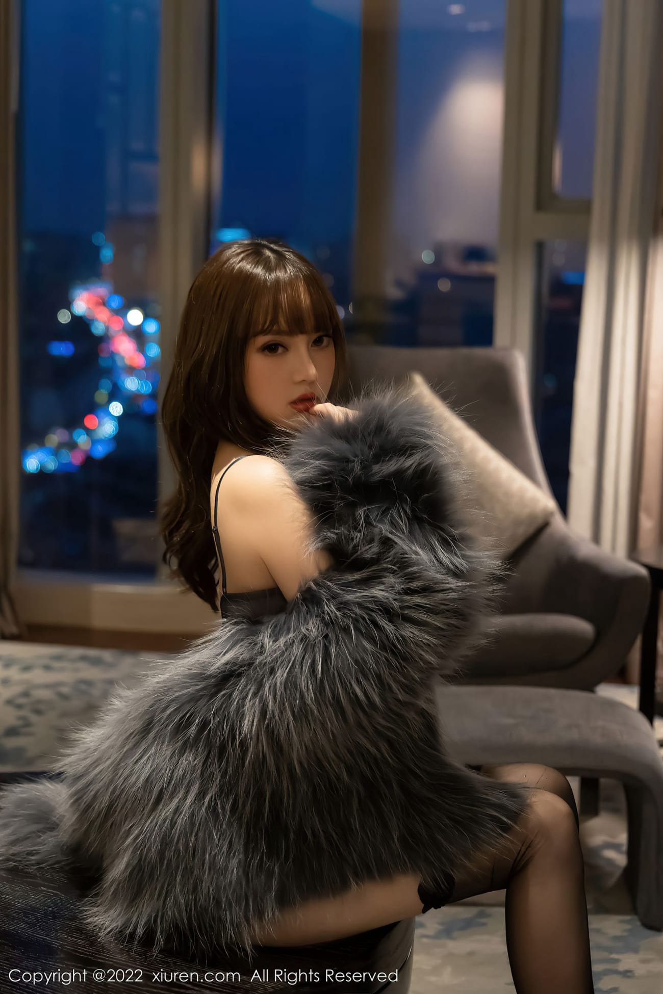 美女模特豆瓣酱 - 皮草上衣+诱人黑丝性感写真