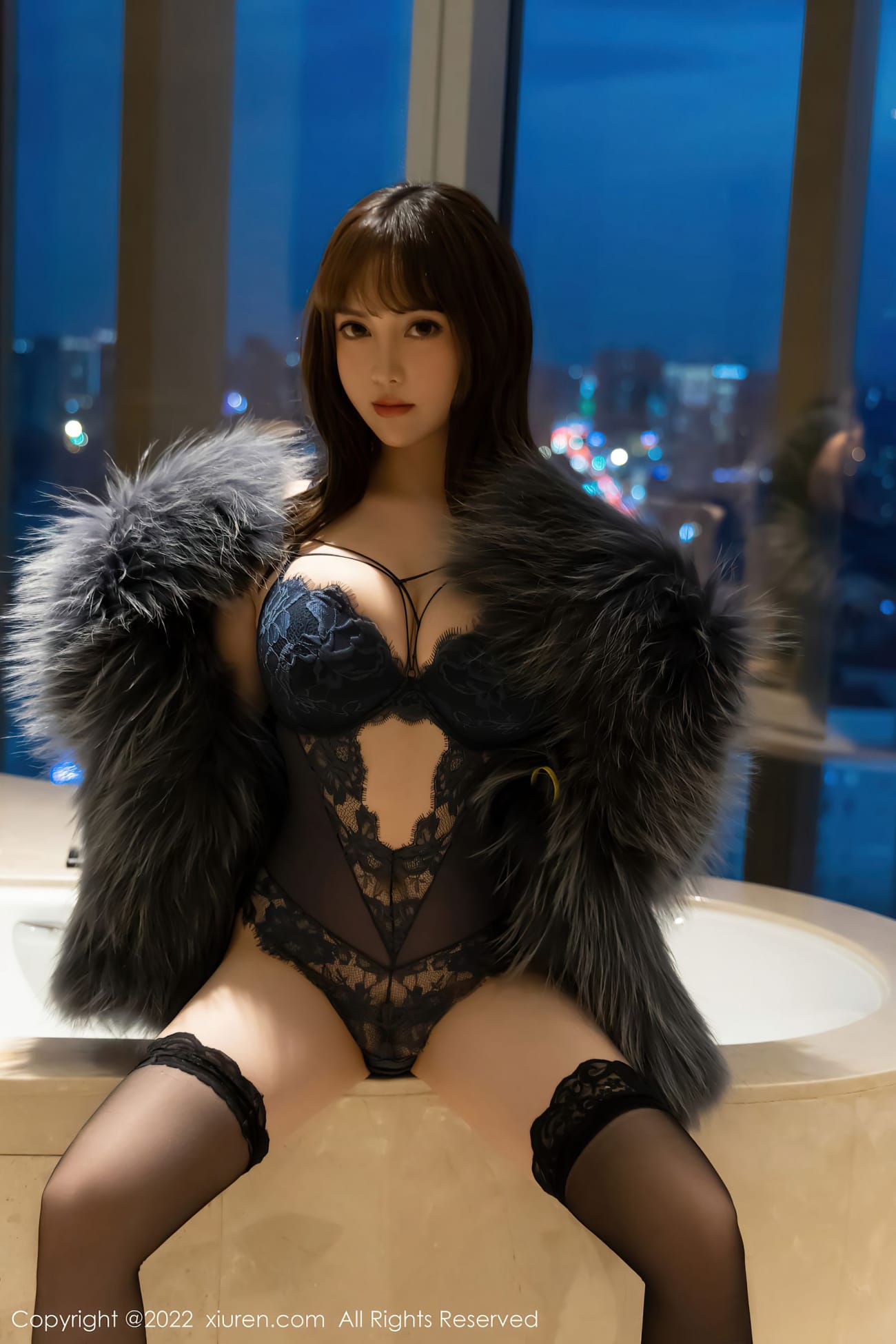 美女模特豆瓣酱 - 皮草上衣+诱人黑丝性感写真