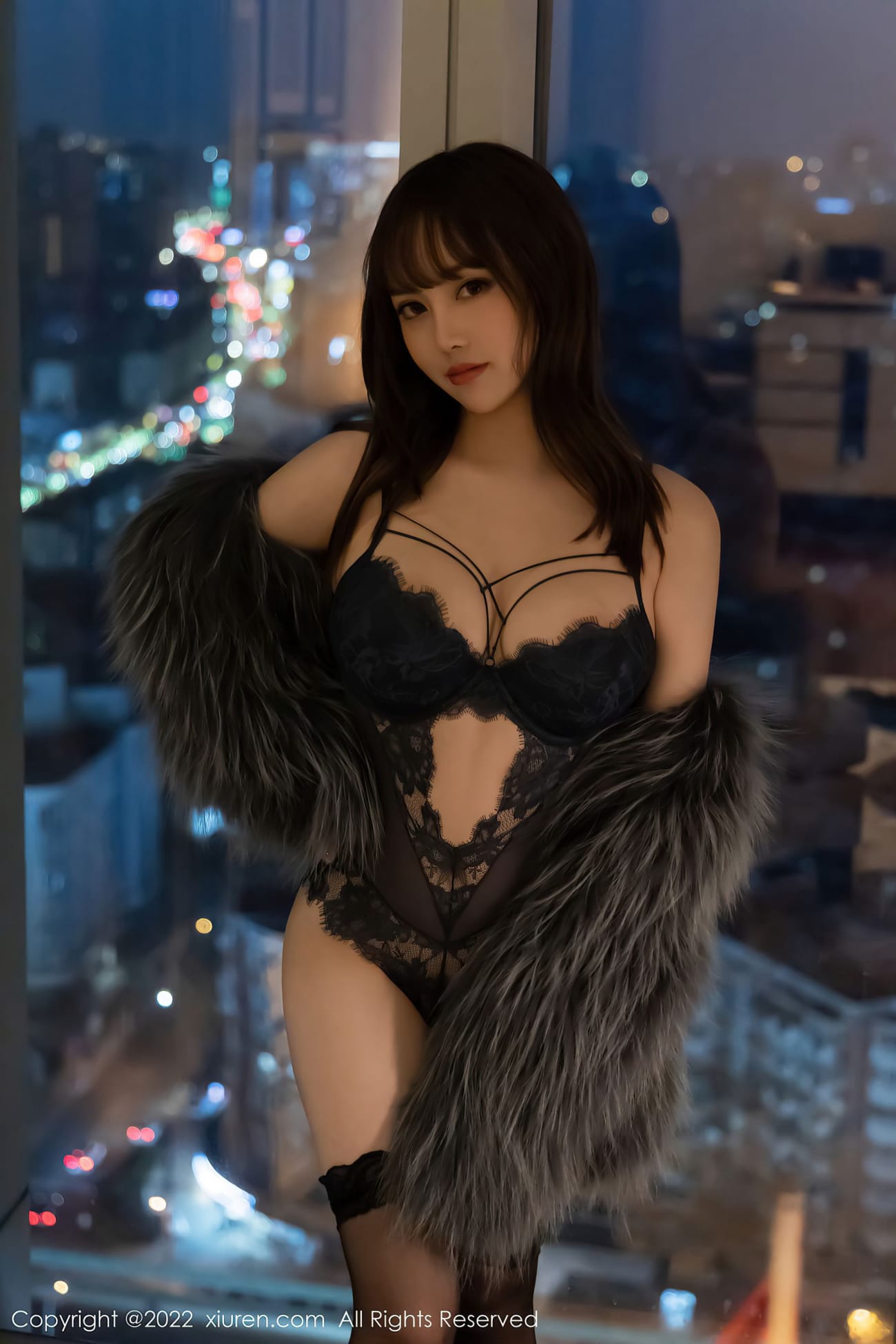 美女模特豆瓣酱 - 皮草上衣+诱人黑丝性感写真