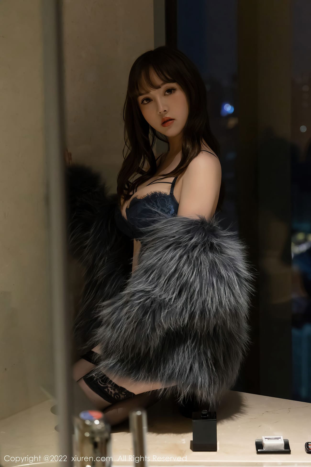 美女模特豆瓣酱 - 皮草上衣+诱人黑丝性感写真