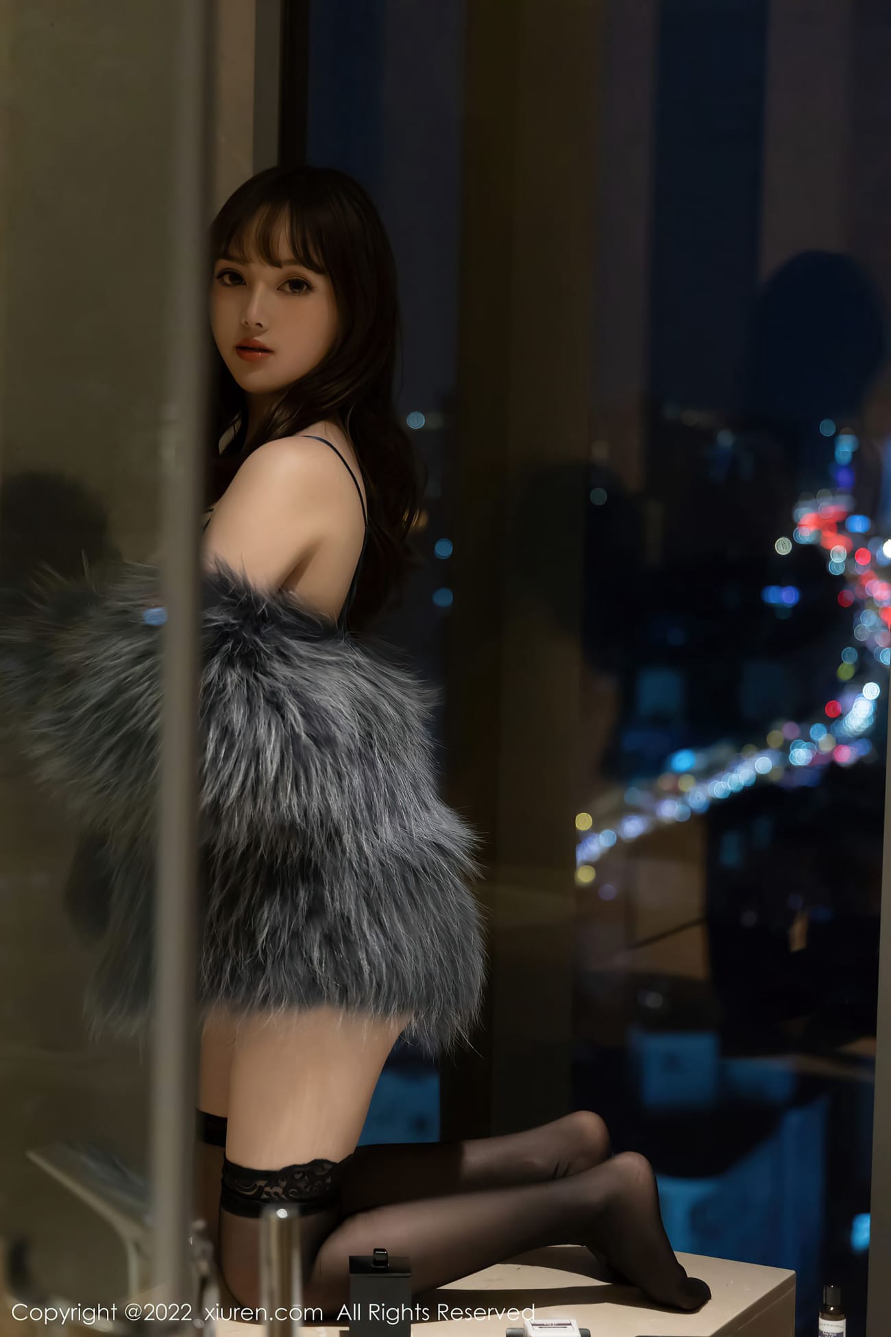 美女模特豆瓣酱 - 皮草上衣+诱人黑丝性感写真