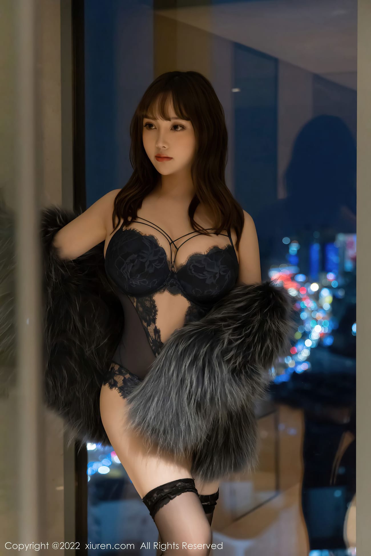 美女模特豆瓣酱 - 皮草上衣+诱人黑丝性感写真