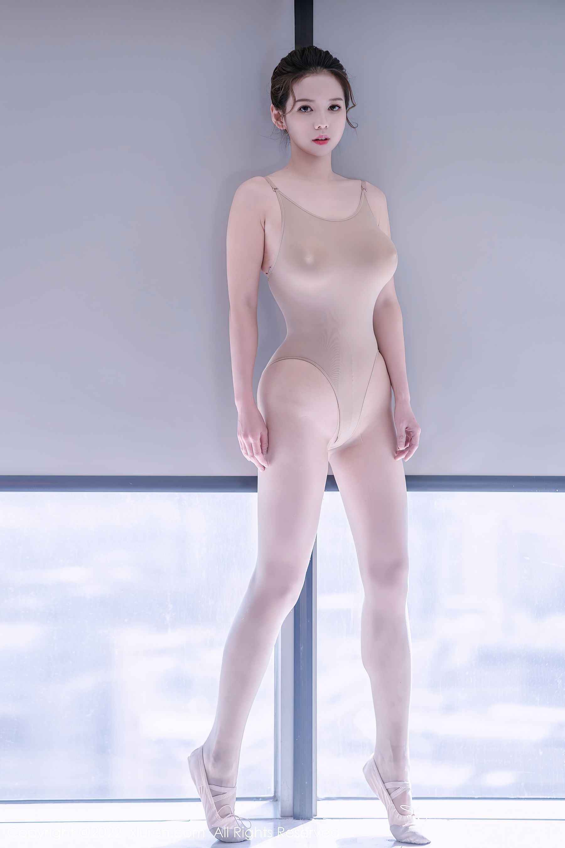 新人模特大美媚京 - 纤细腰身+修长美腿写真
